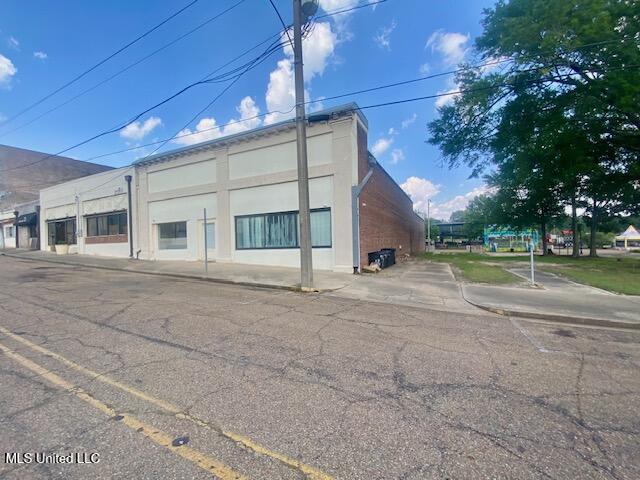 120 Railroad Ave Property Photo 3