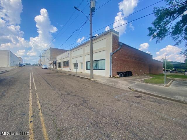 120 Railroad Ave Property Photo 4