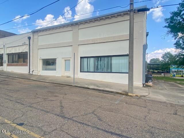 120 Railroad Ave Property Photo 5
