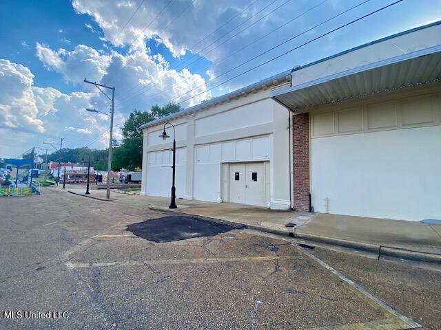 120 Railroad Ave Property Photo 7