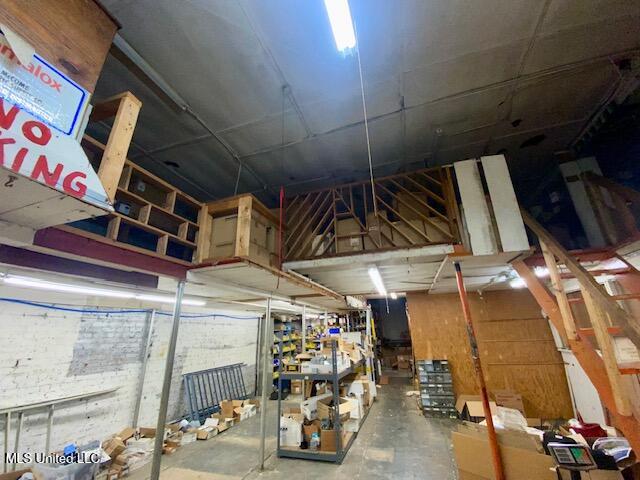 120 Railroad Ave Property Photo 15