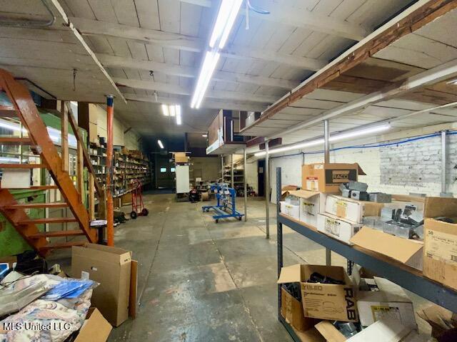 120 Railroad Ave Property Photo 16