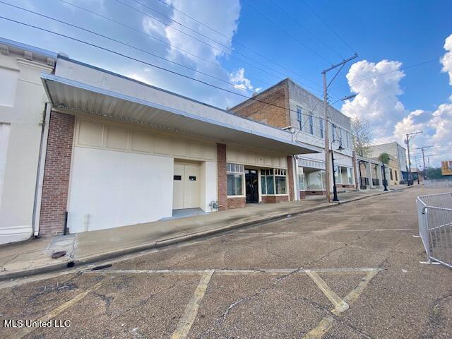 120 S Railroad Ave Property Photo 1