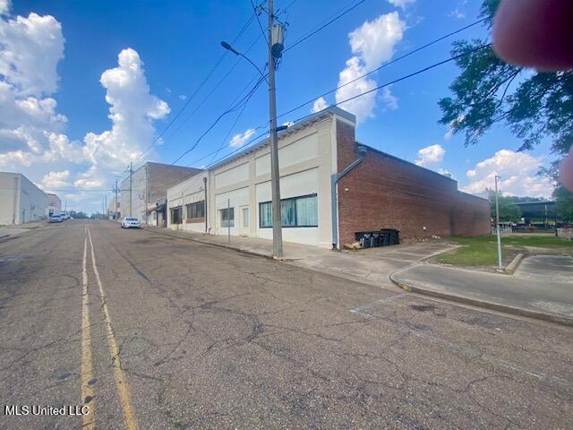 125 S Front St Property Photo 3