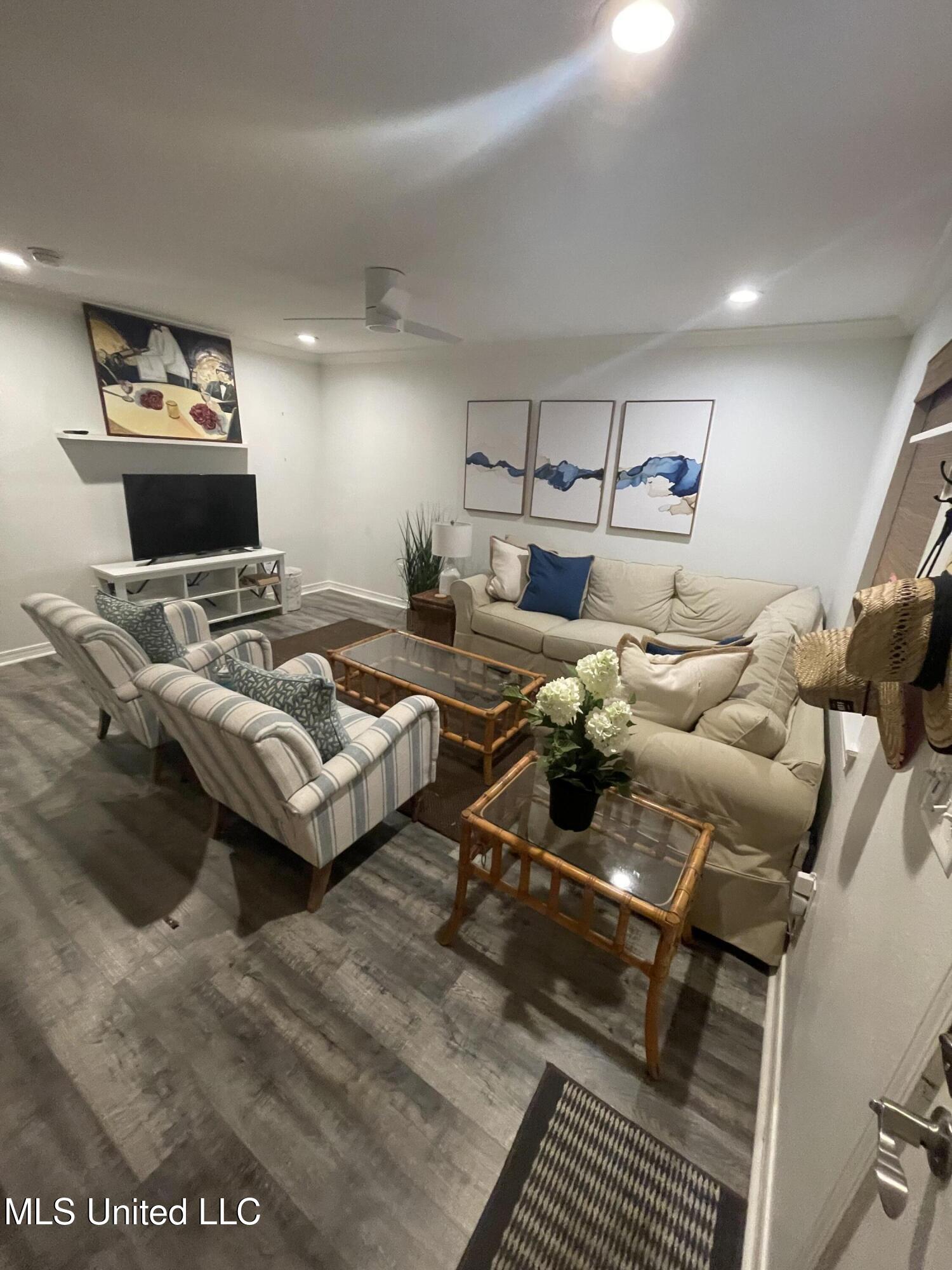 1282 Beach Boulevard Property Photo 10