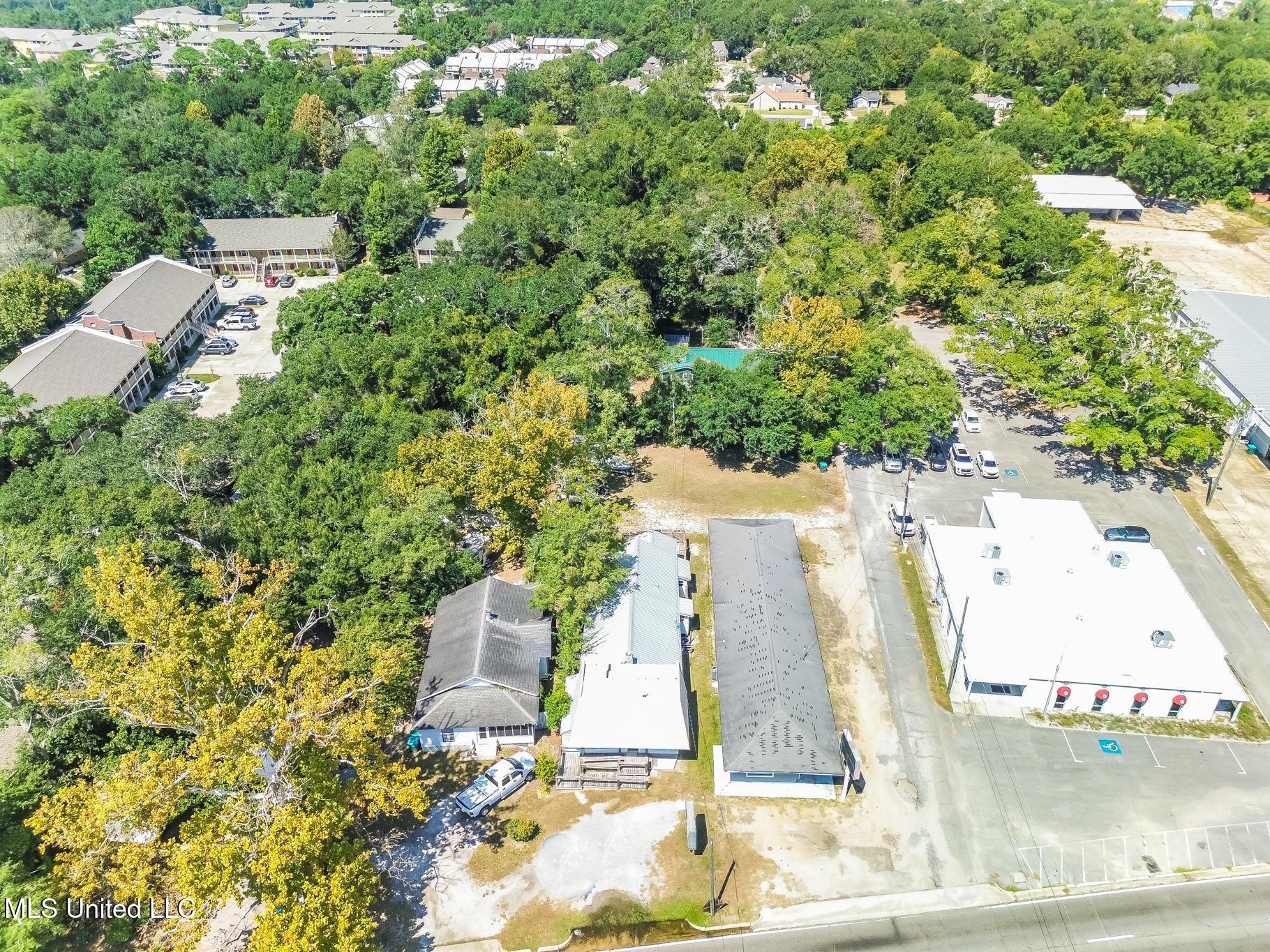 558 E Pass Road Property Photo 3