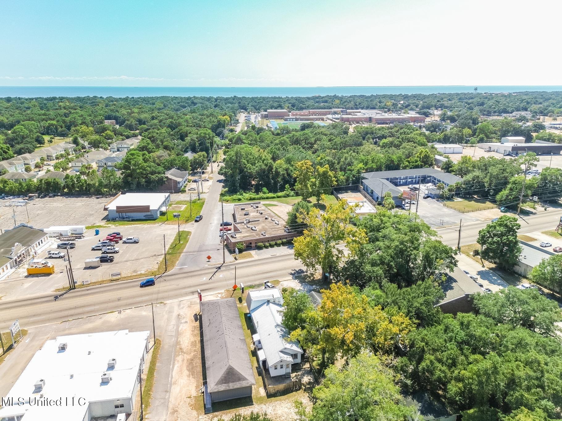 558 E Pass Road Property Photo 4