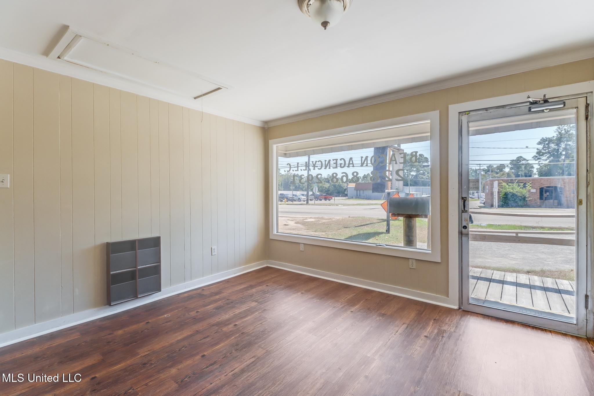 558 E Pass Road Property Photo 5