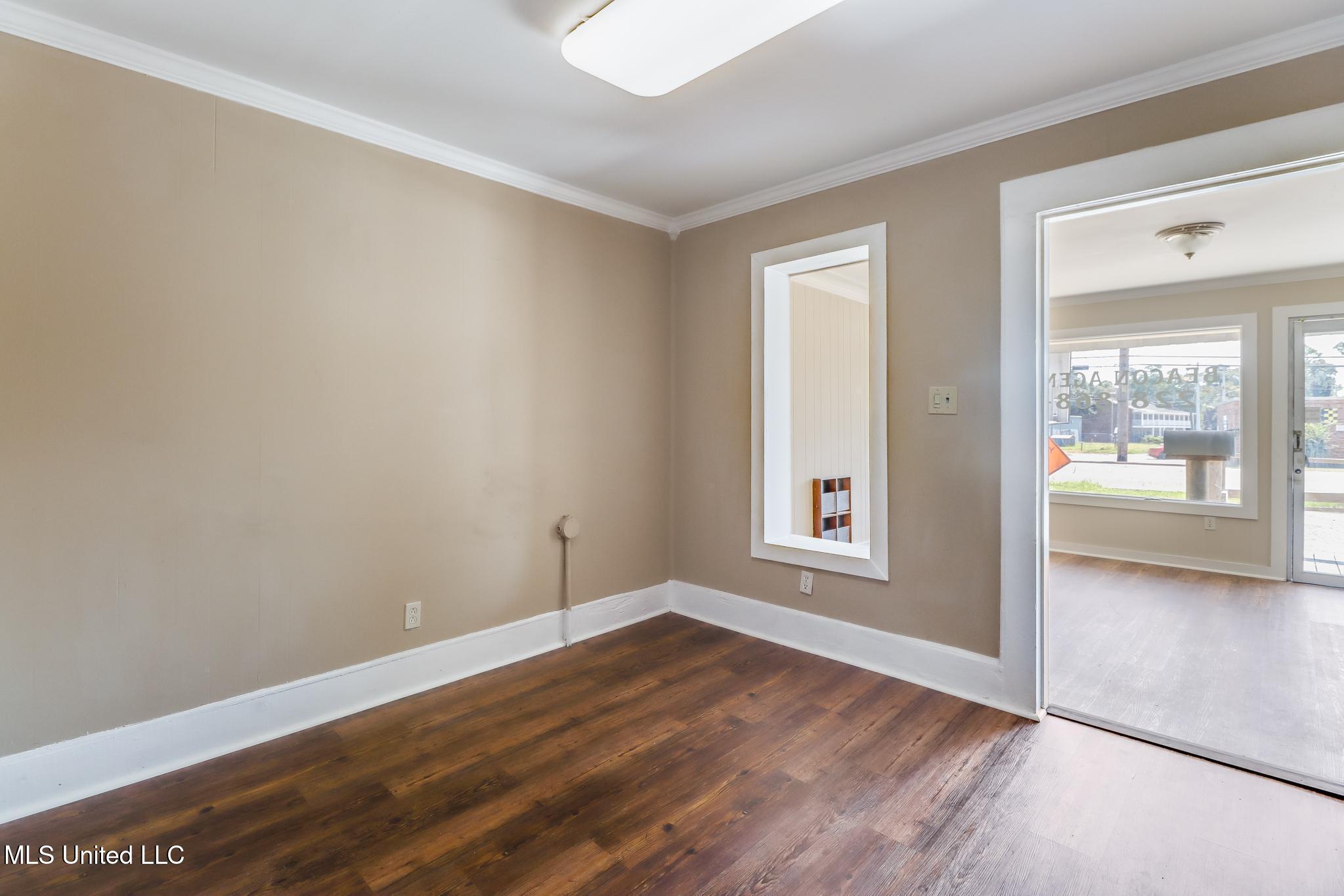 558 E Pass Road Property Photo 9