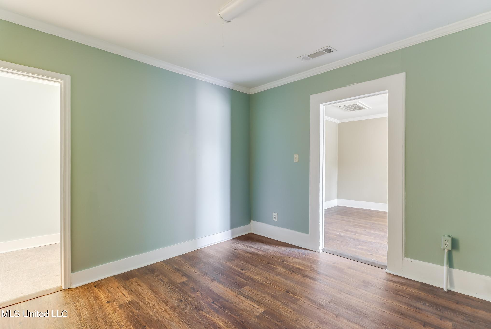 558 E Pass Road Property Photo 11