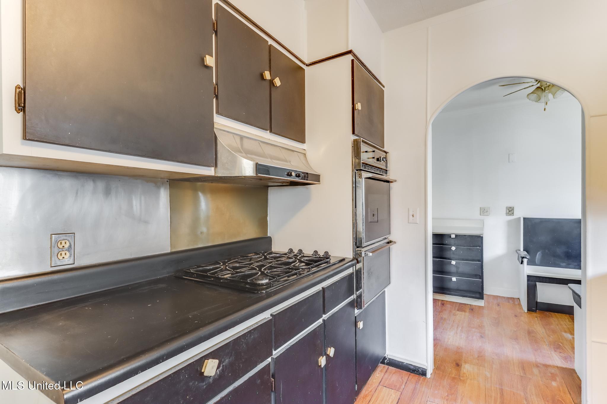 558 E Pass Road Property Photo 12