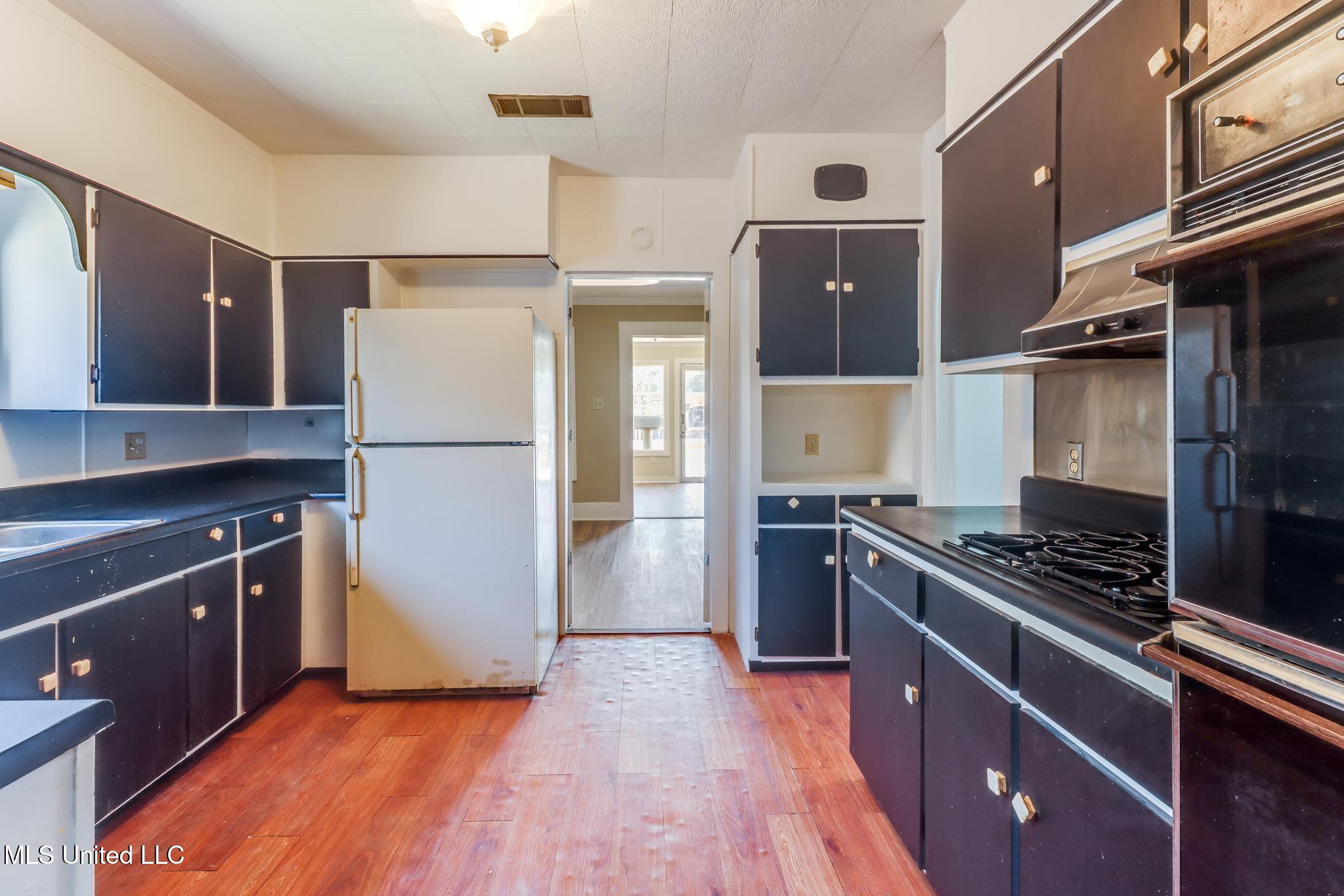 558 E Pass Road Property Photo 13