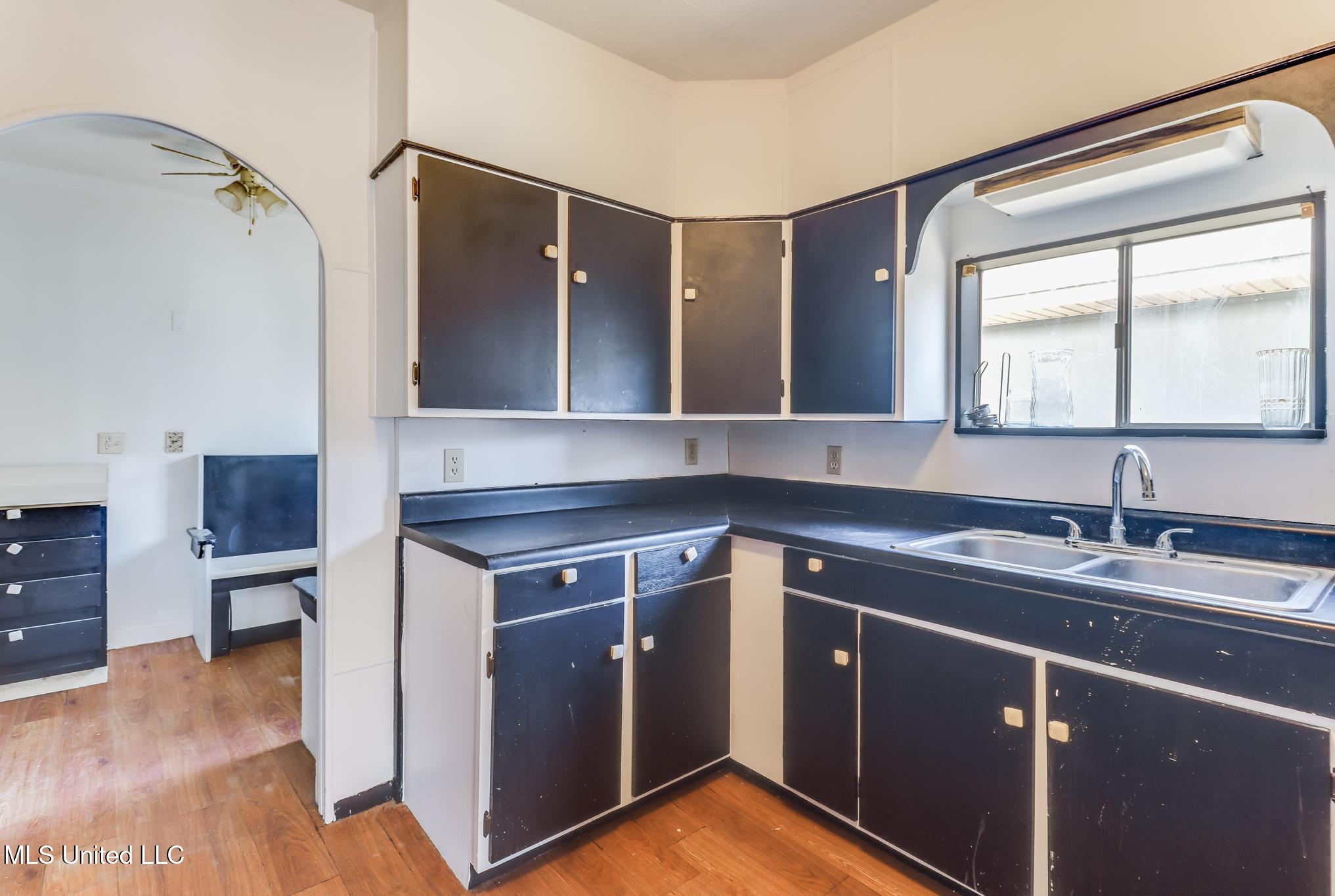 558 E Pass Road Property Photo 14