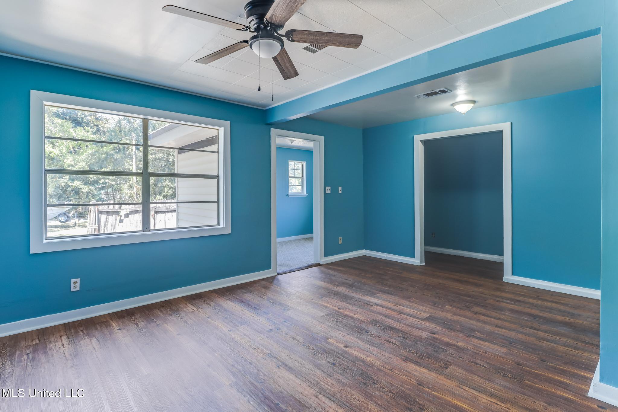 558 E Pass Road Property Photo 24