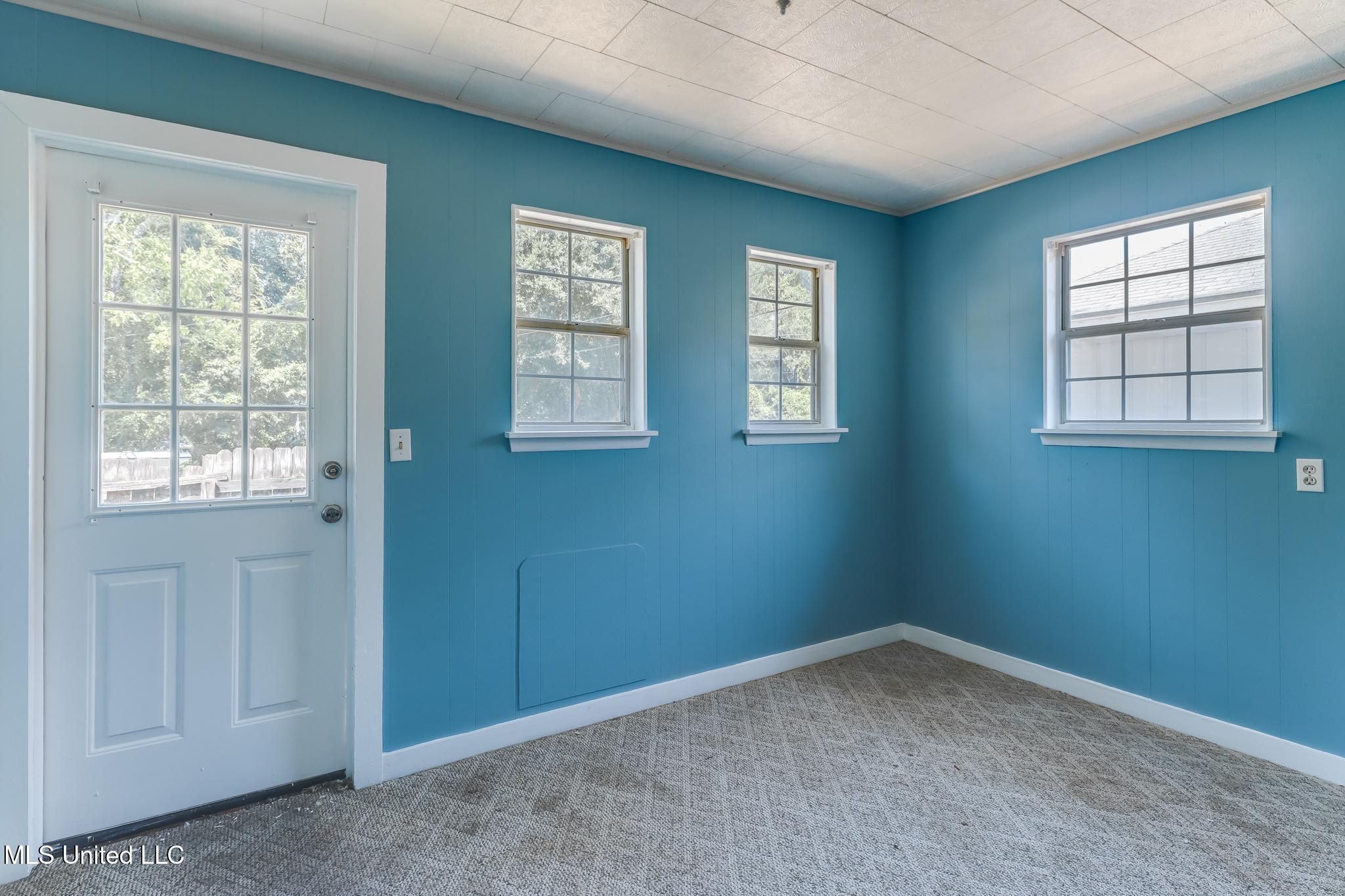 558 E Pass Road Property Photo 25