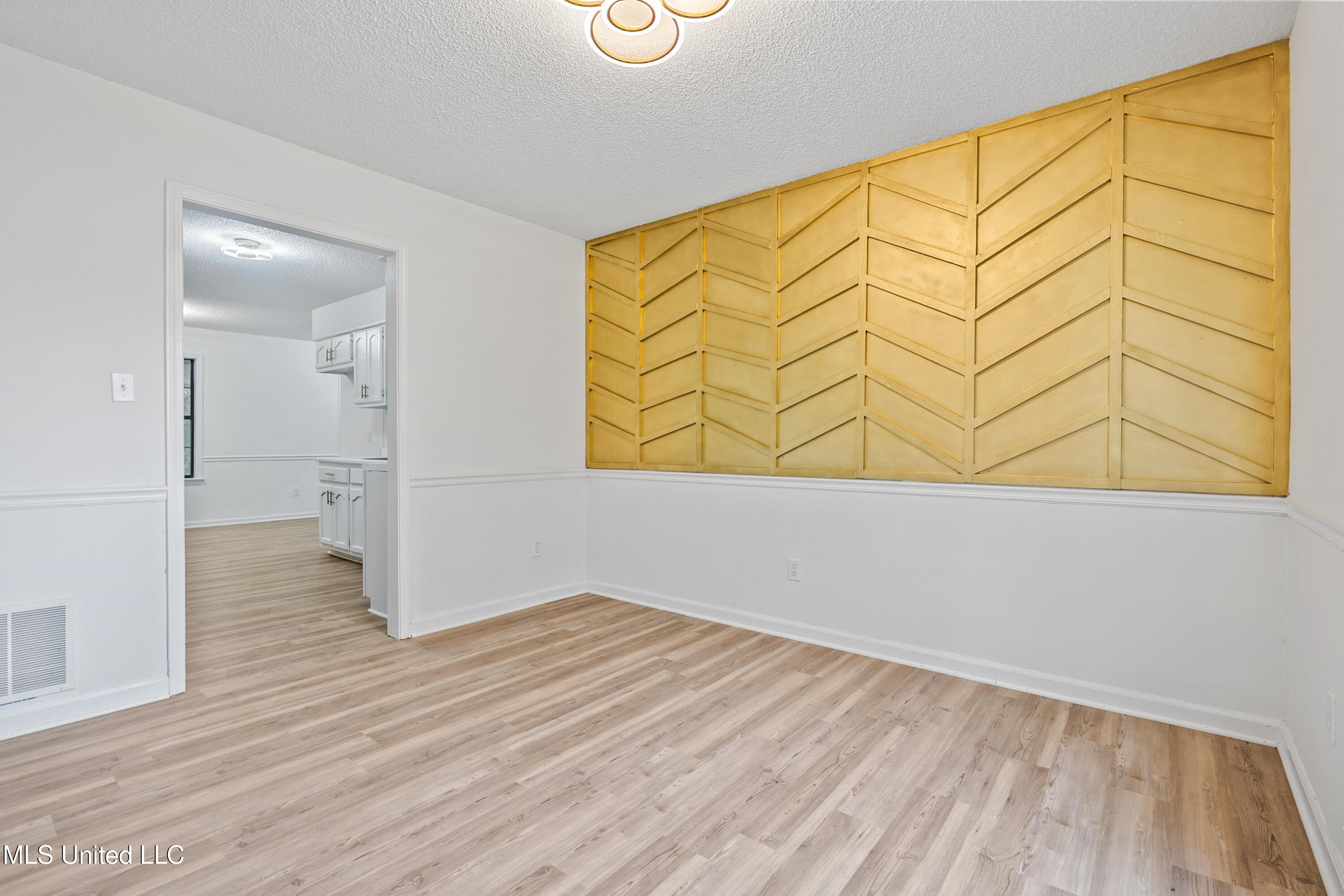 132 Keestone Drive Property Photo 3