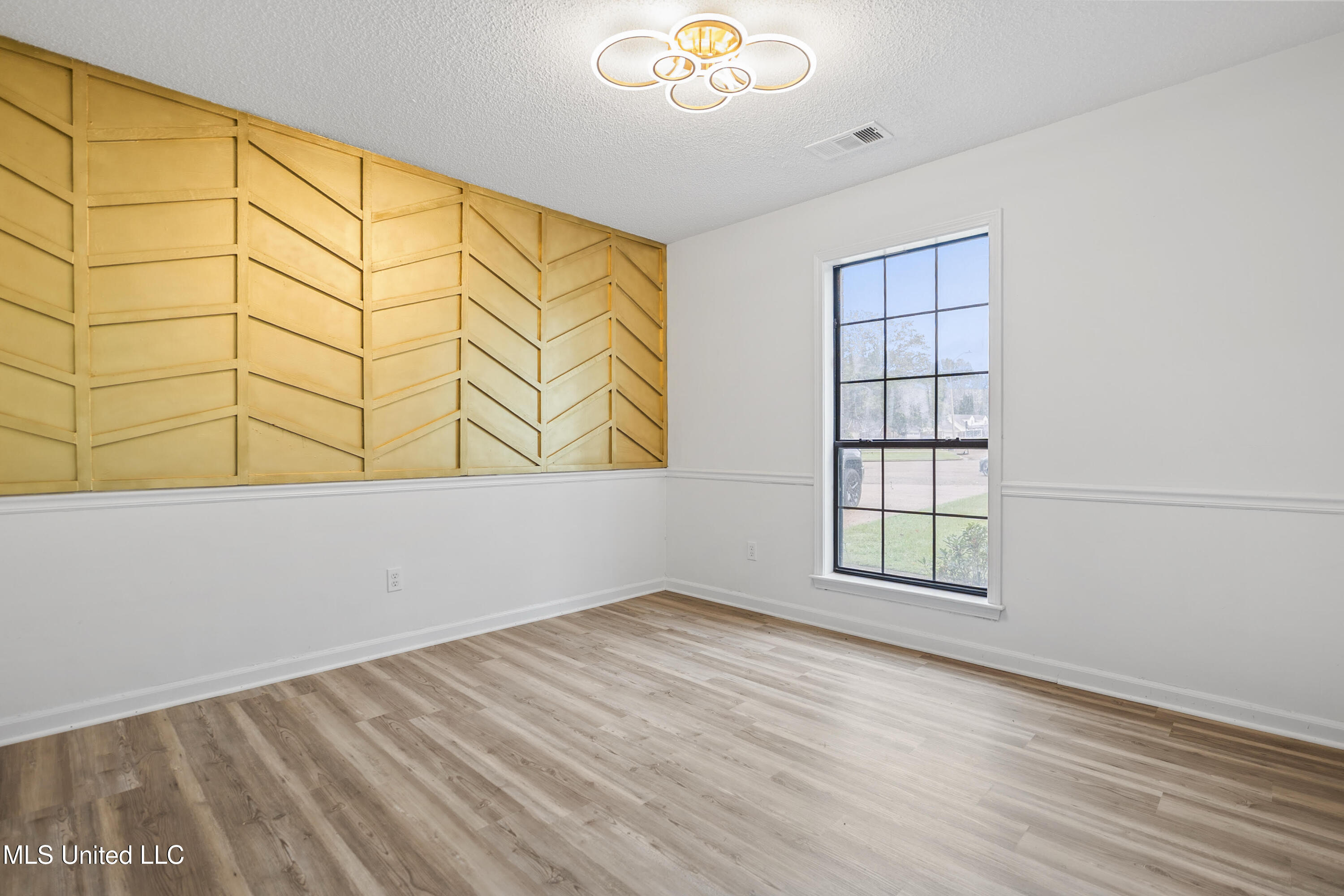 132 Keestone Drive Property Photo 4