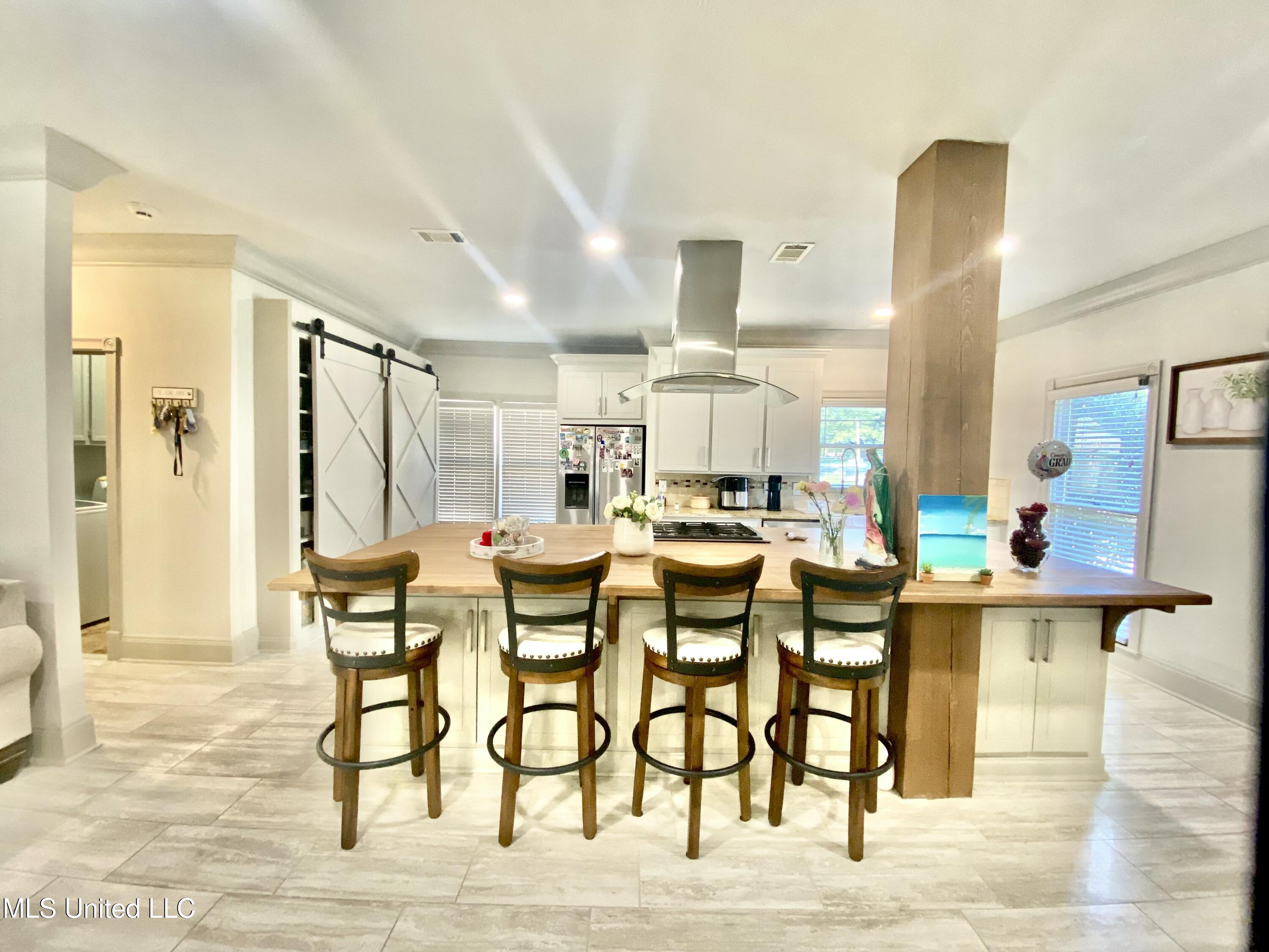 108 Honeysuckle Lane Property Photo 6