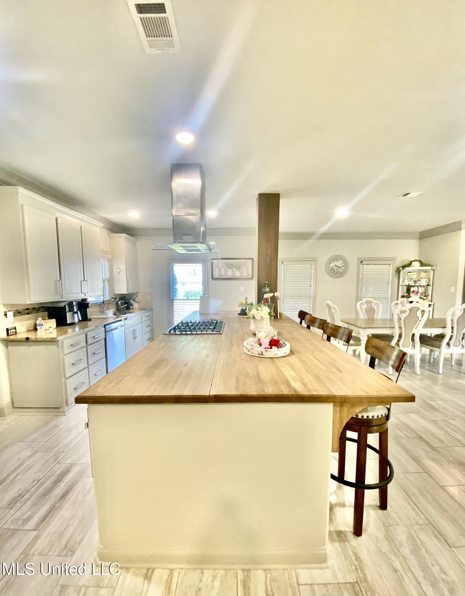 108 Honeysuckle Lane Property Photo 11