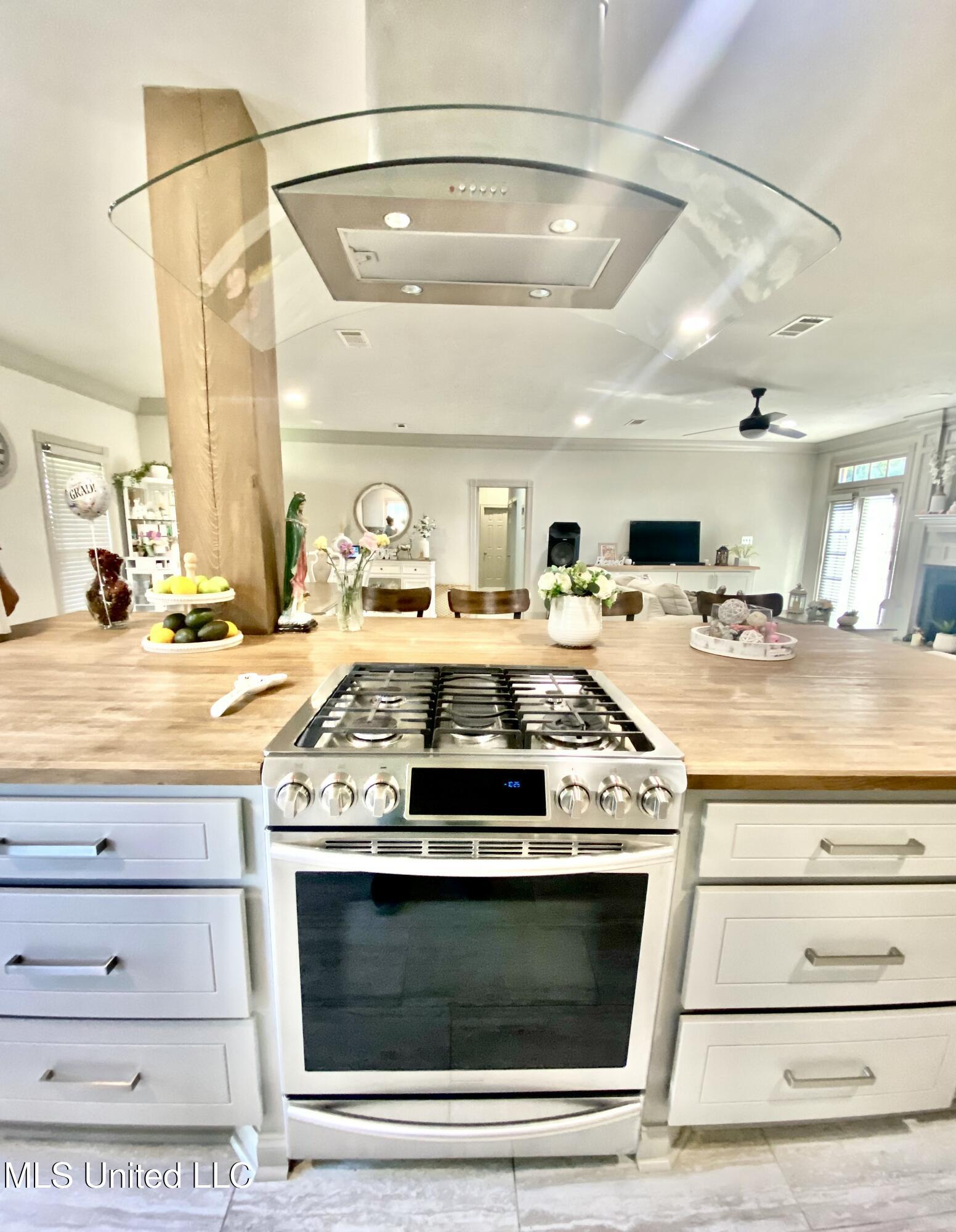 108 Honeysuckle Lane Property Photo 14