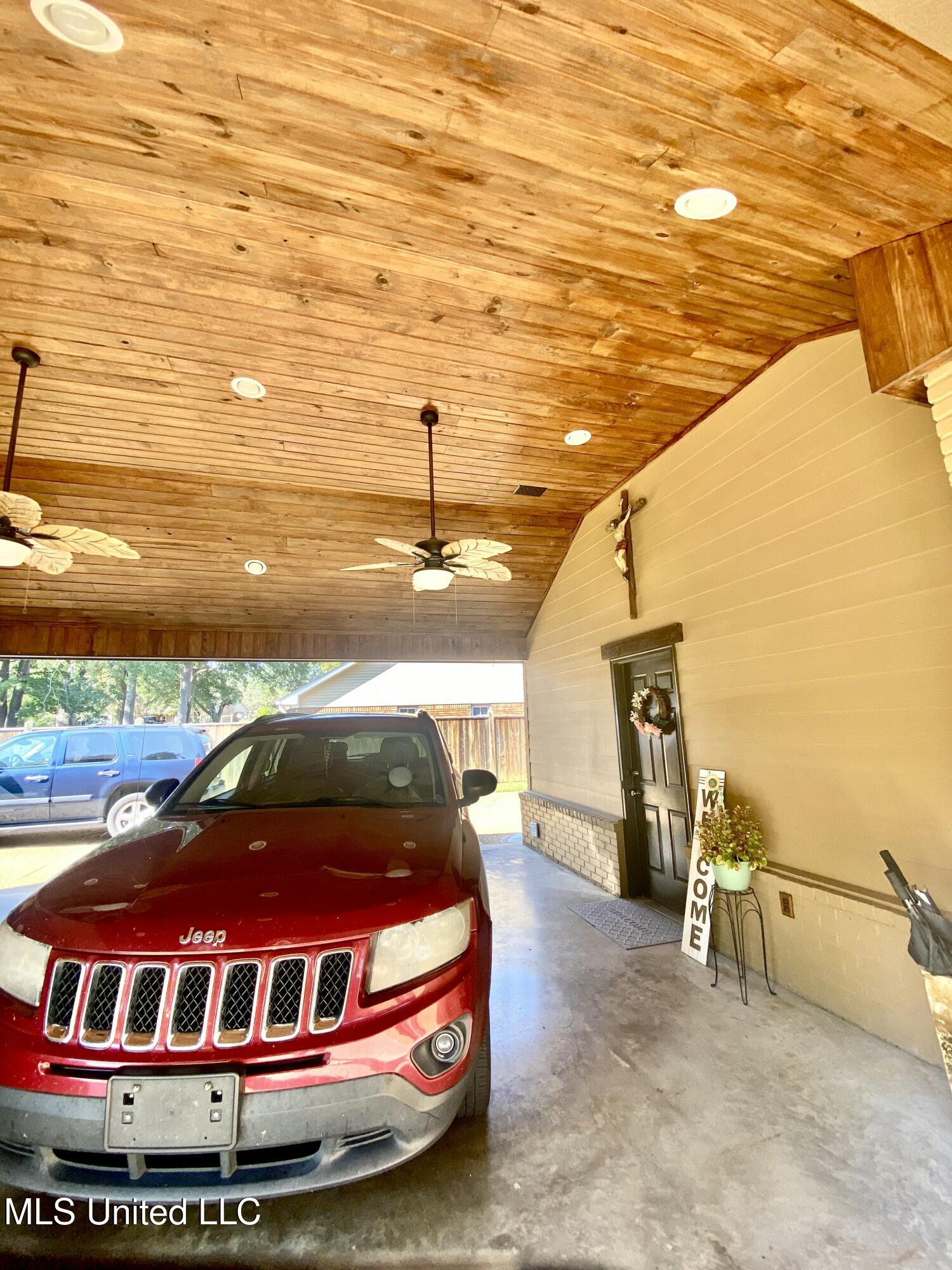 108 Honeysuckle Lane Property Photo 27