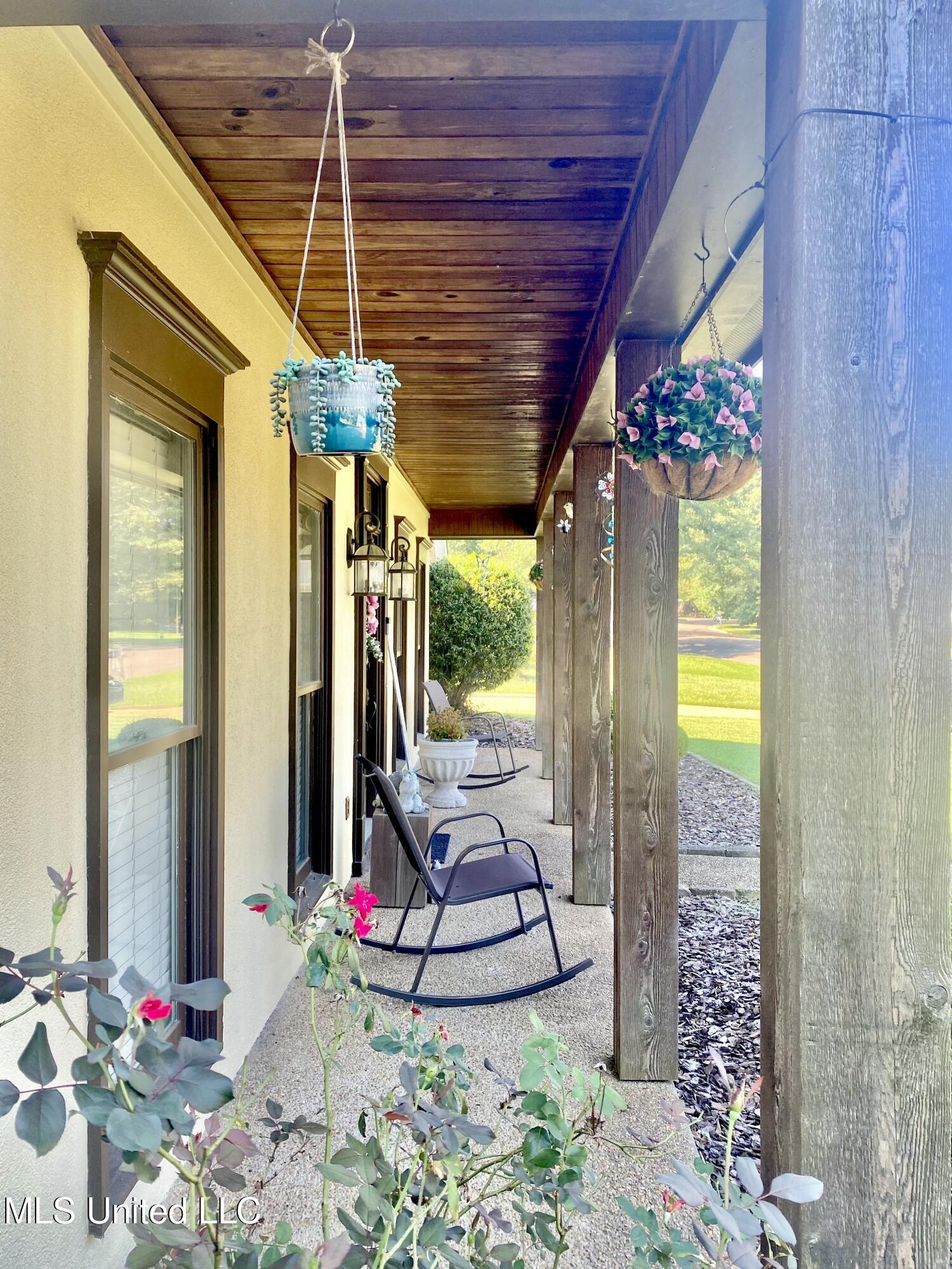108 Honeysuckle Lane Property Photo 32
