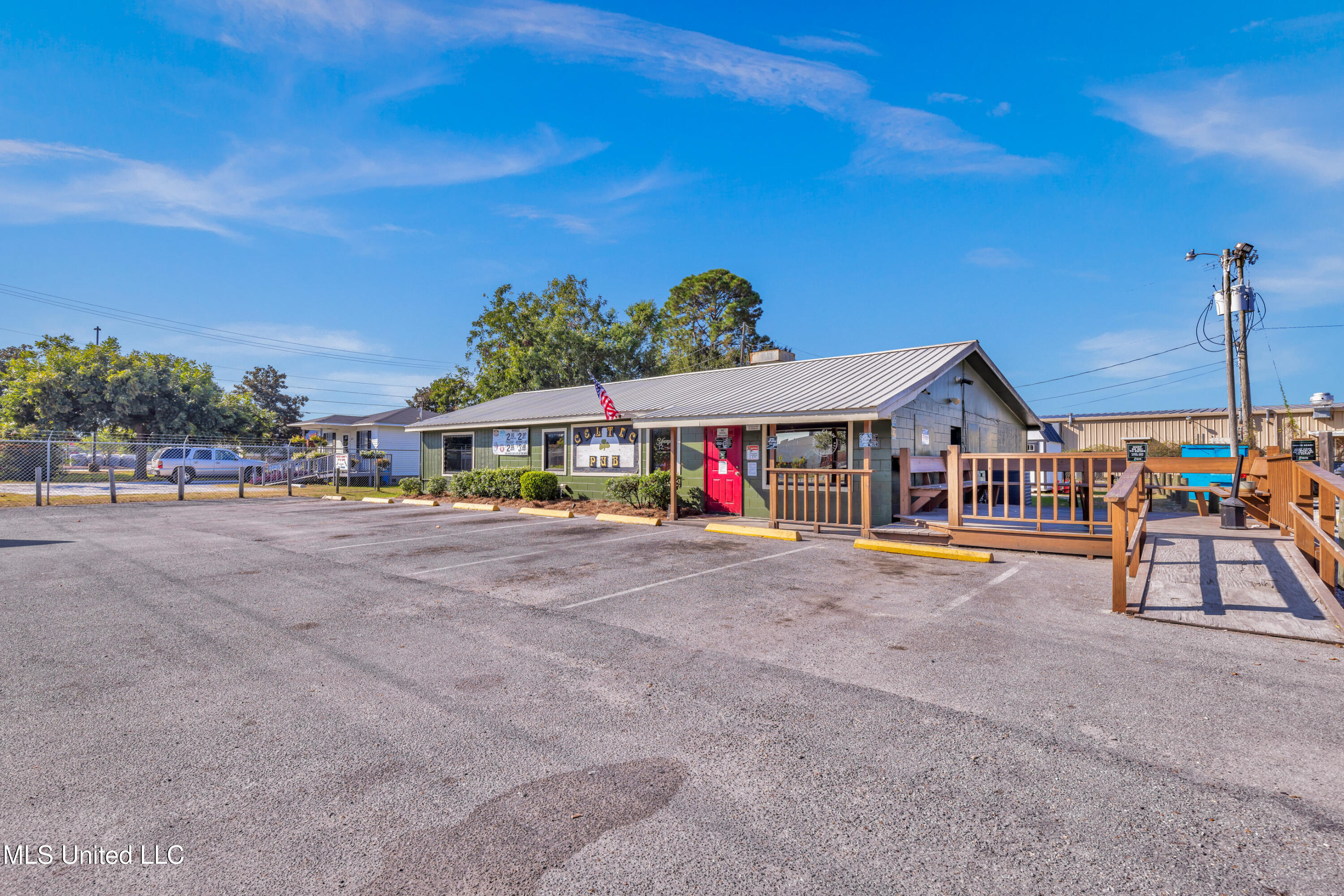 4901 Chicot Road Property Photo 3