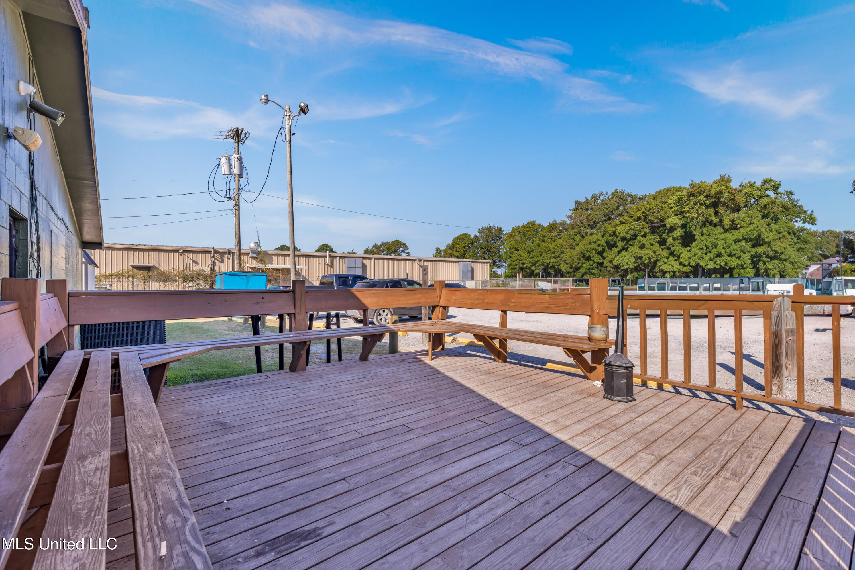 4901 Chicot Road Property Photo 6