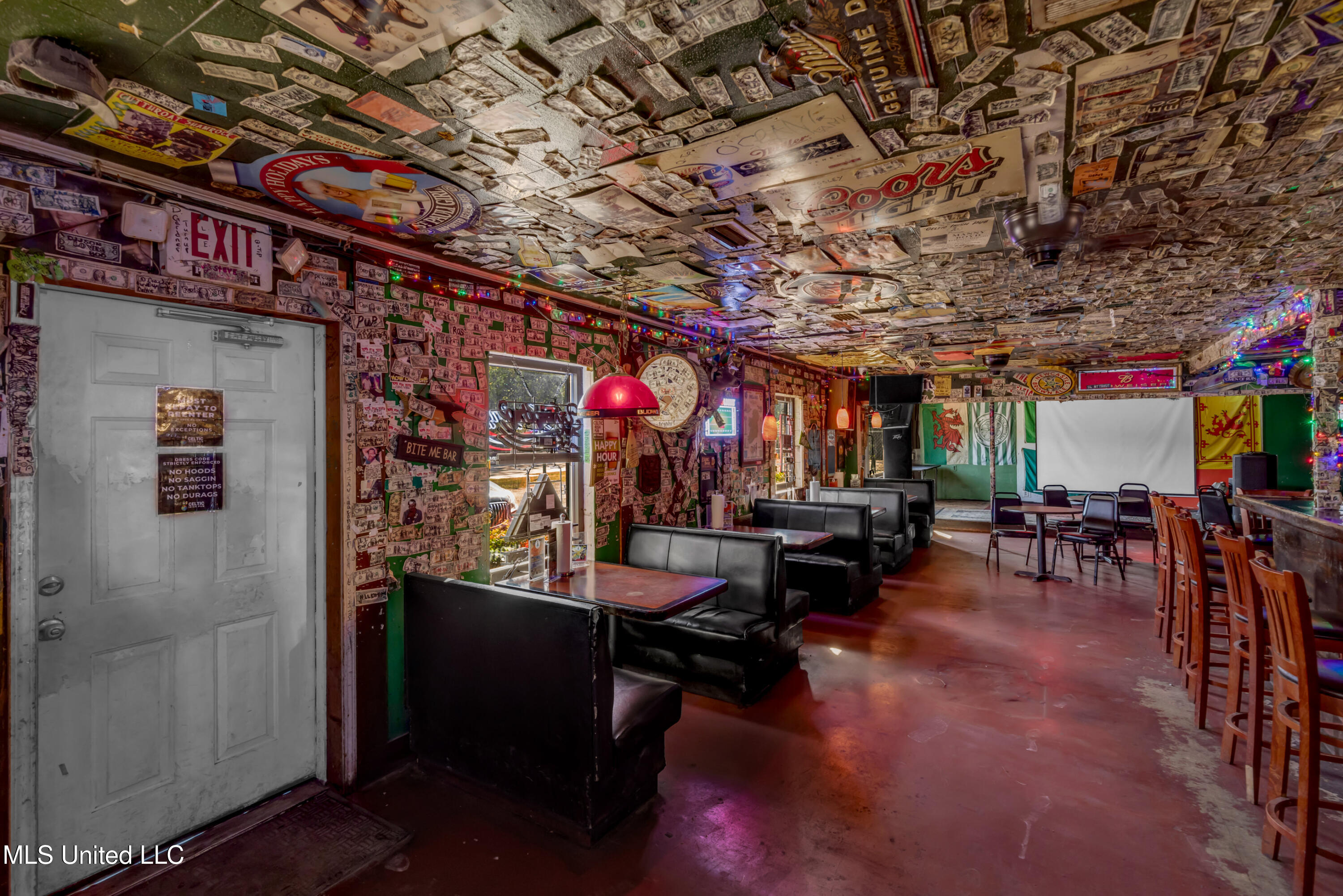 4901 Chicot Road Property Photo 11