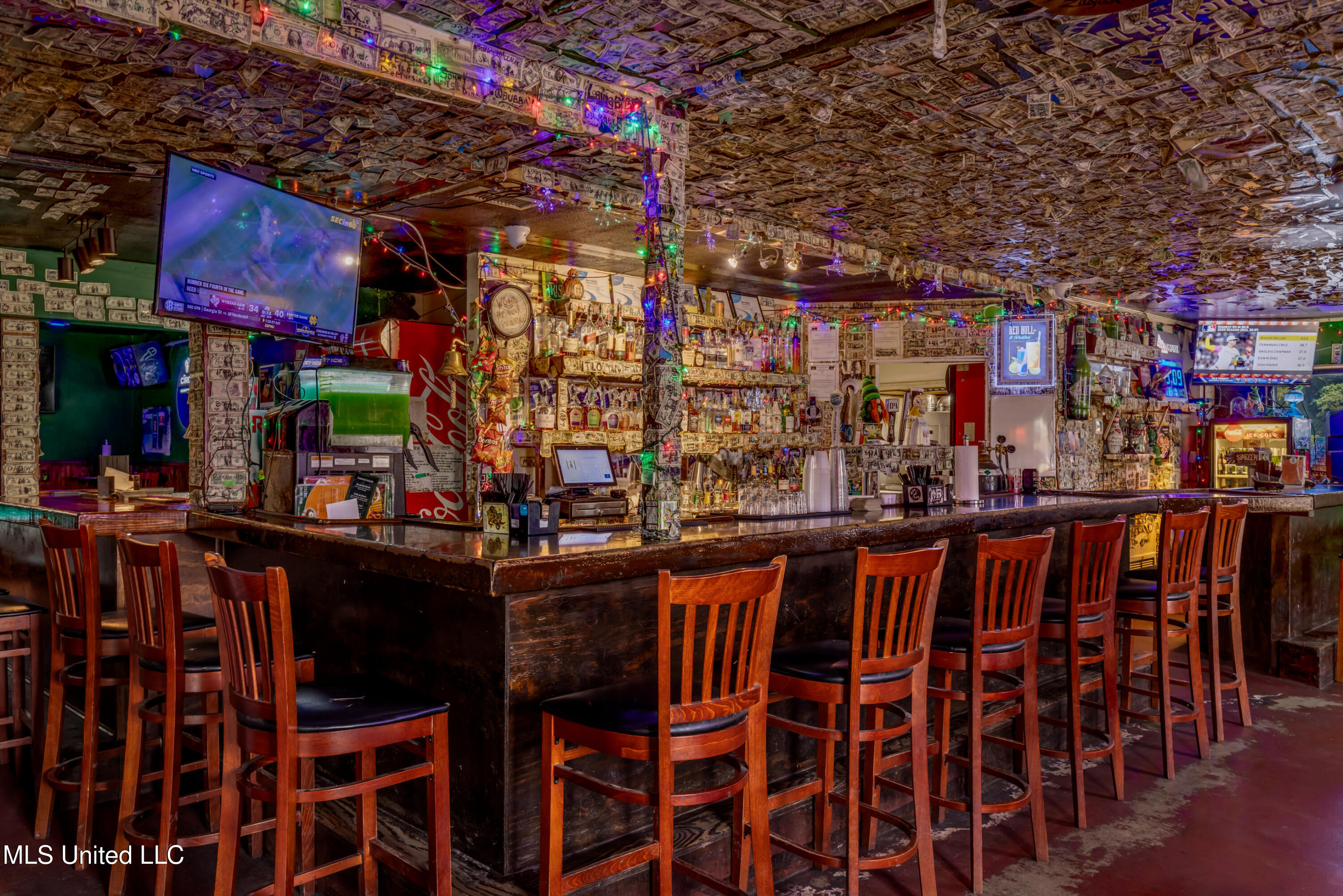 4901 Chicot Road Property Photo 13