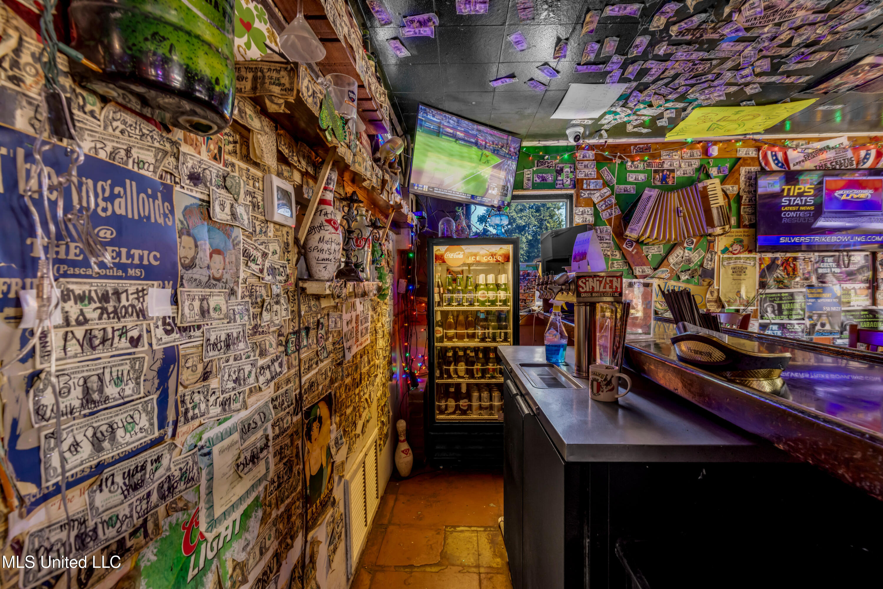 4901 Chicot Road Property Photo 15