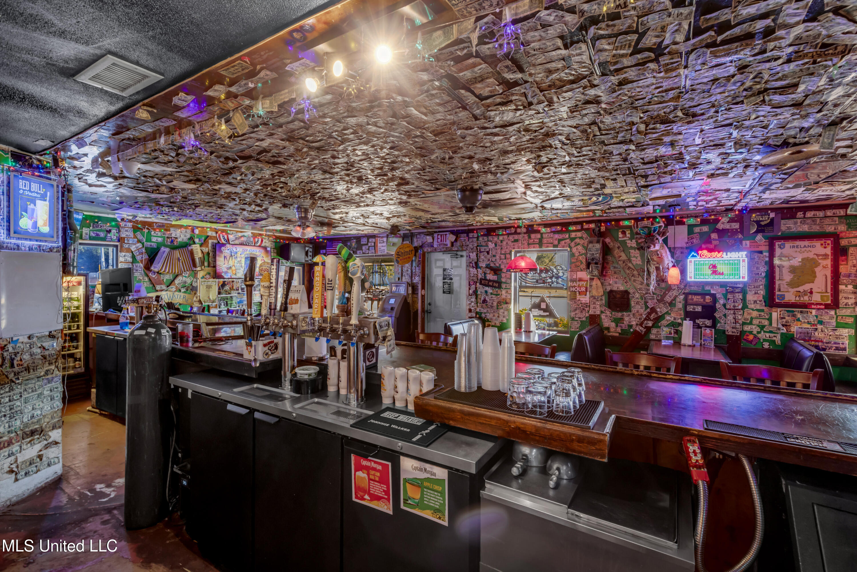 4901 Chicot Road Property Photo 16