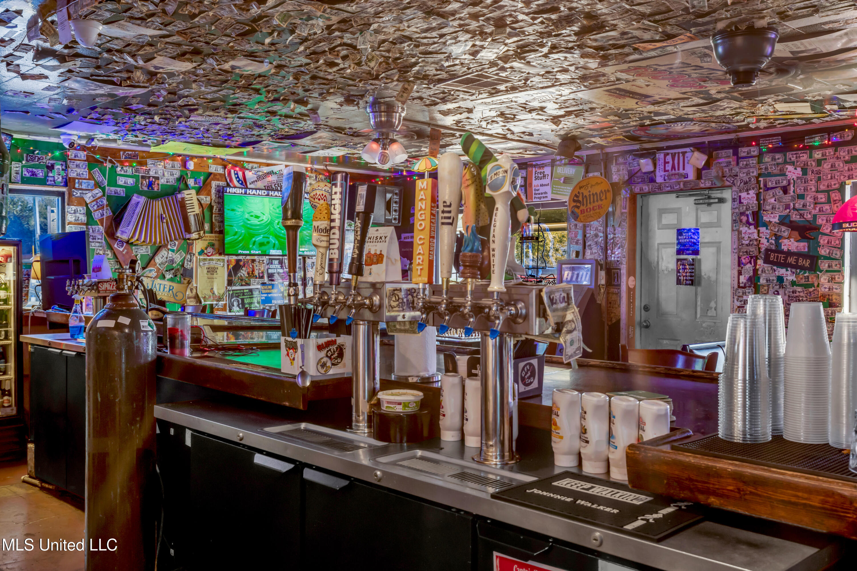 4901 Chicot Road Property Photo 17