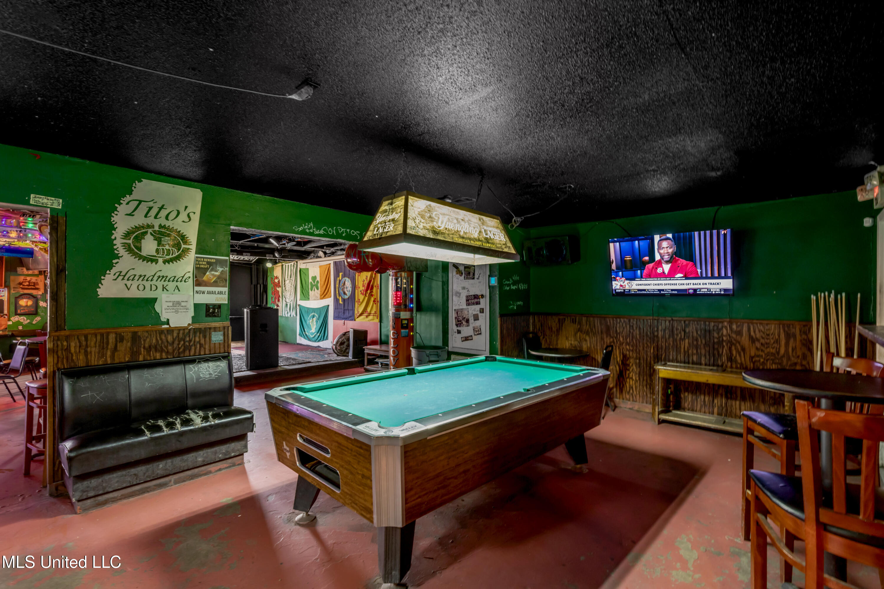 4901 Chicot Road Property Photo 25