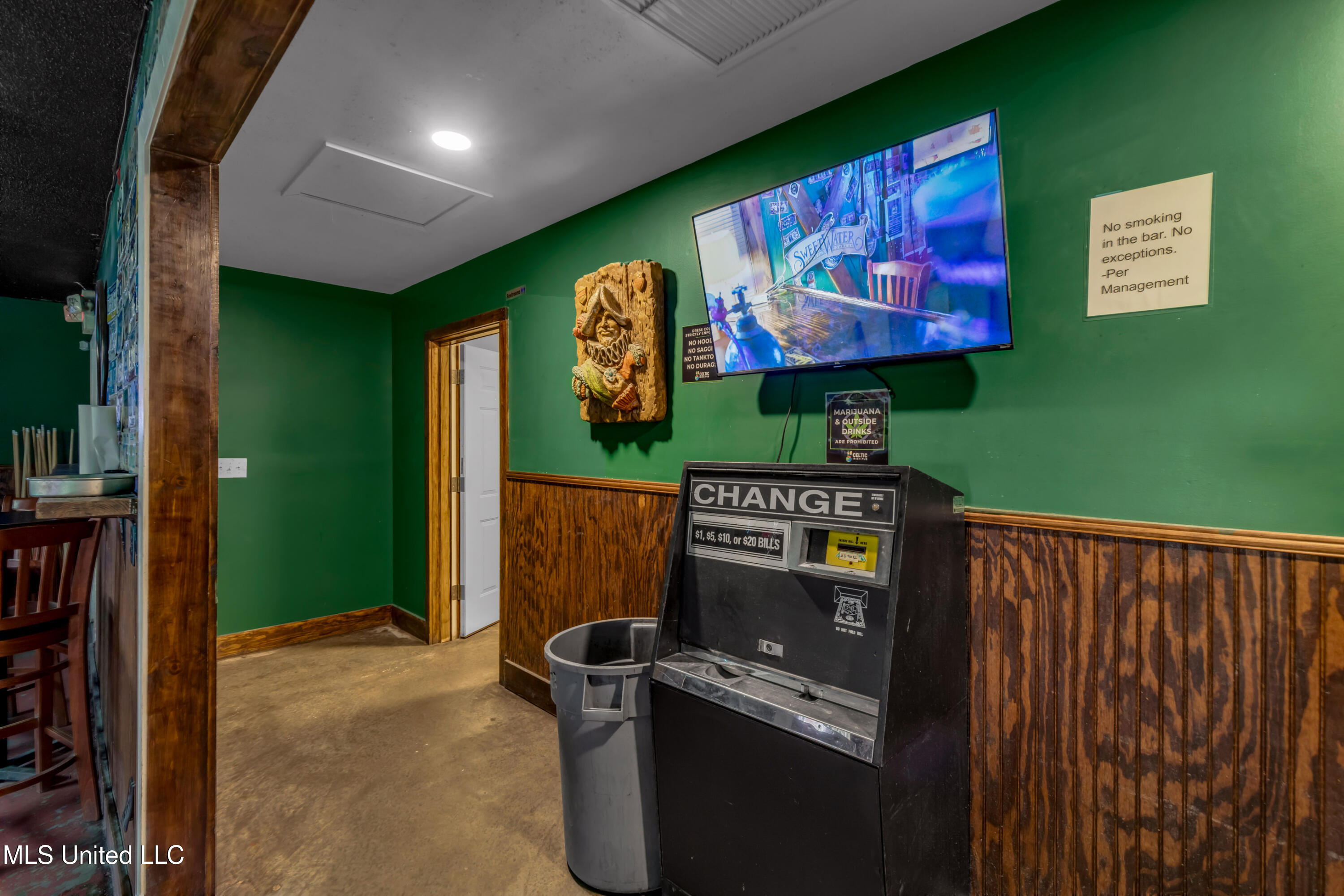 4901 Chicot Road Property Photo 26