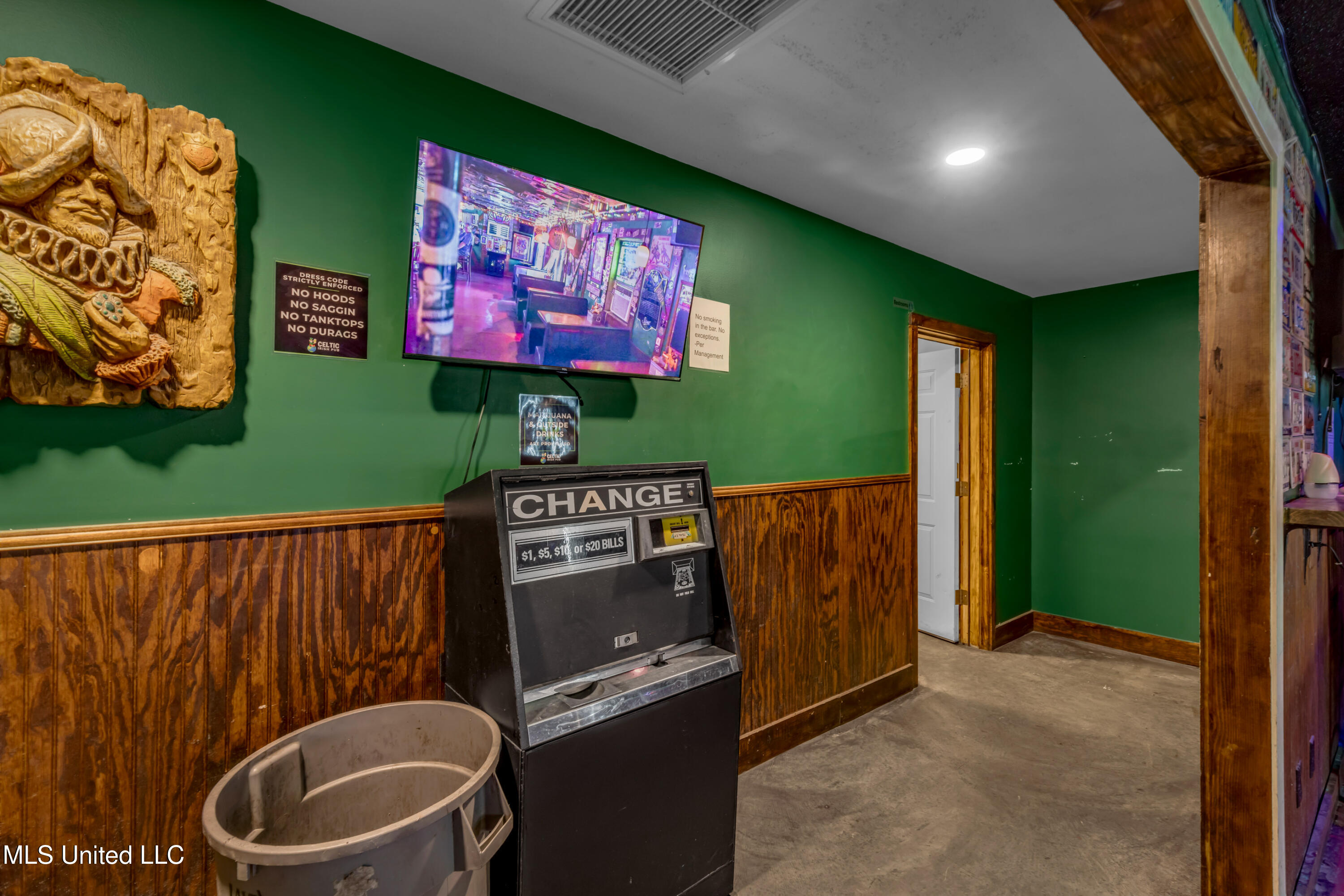 4901 Chicot Road Property Photo 27