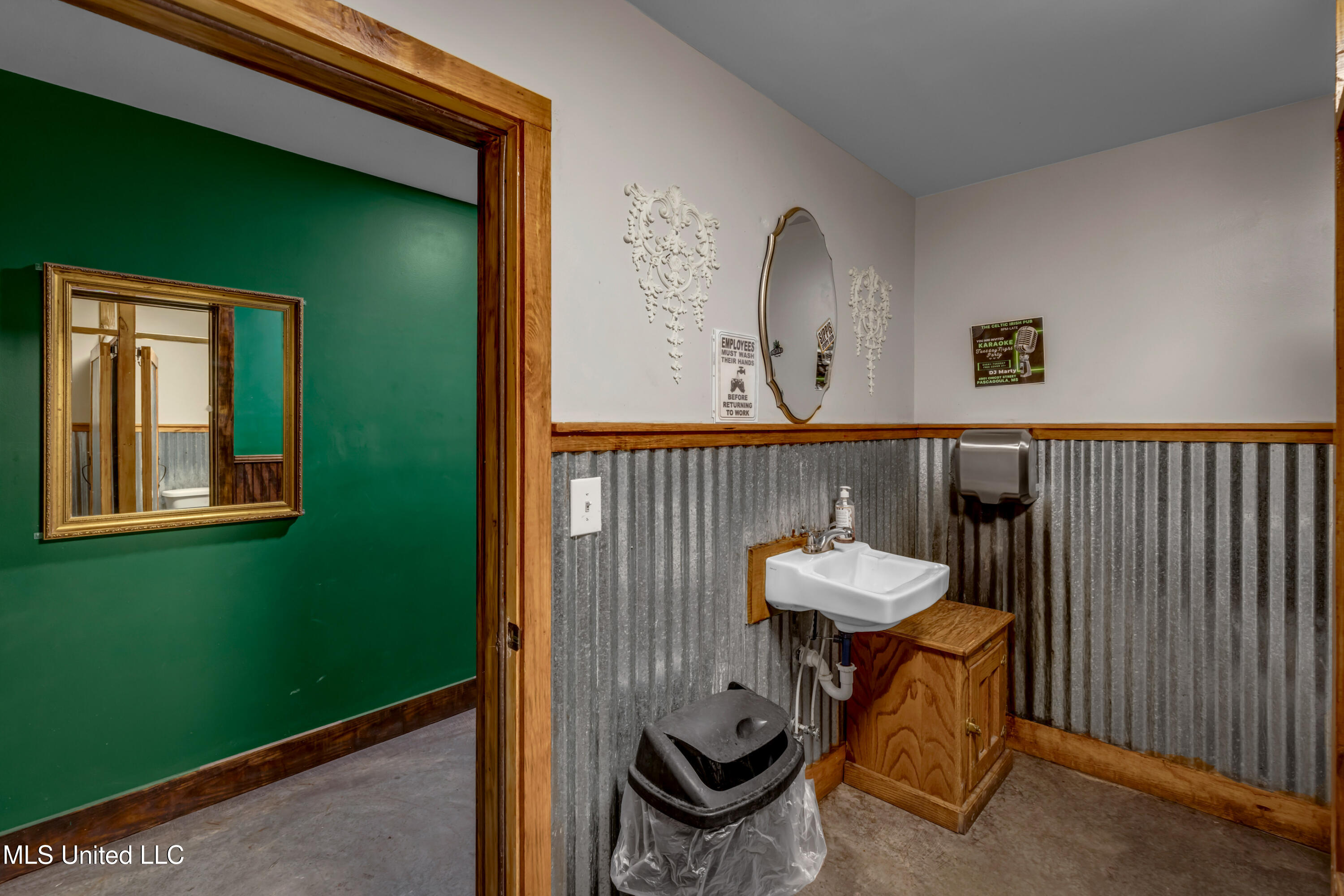 4901 Chicot Road Property Photo 29