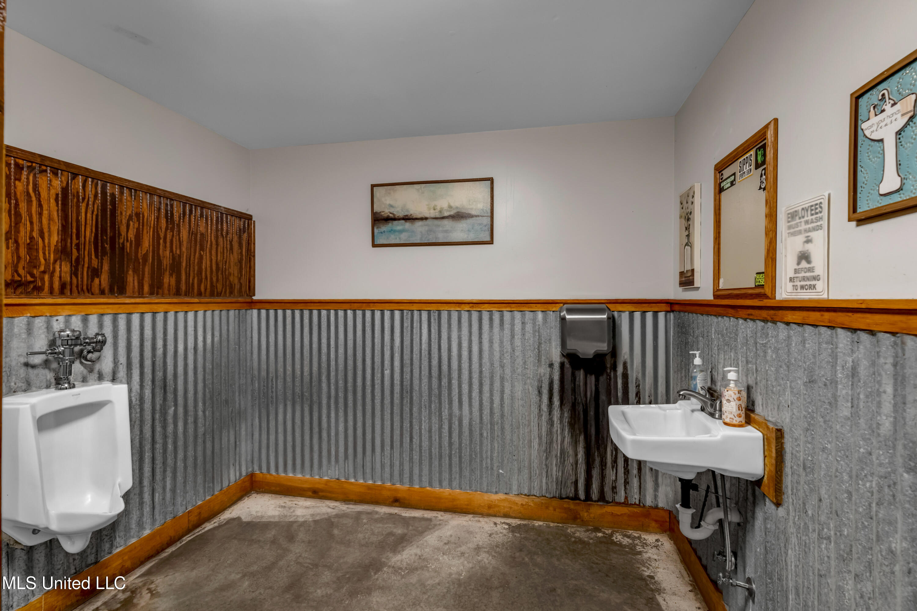 4901 Chicot Road Property Photo 31