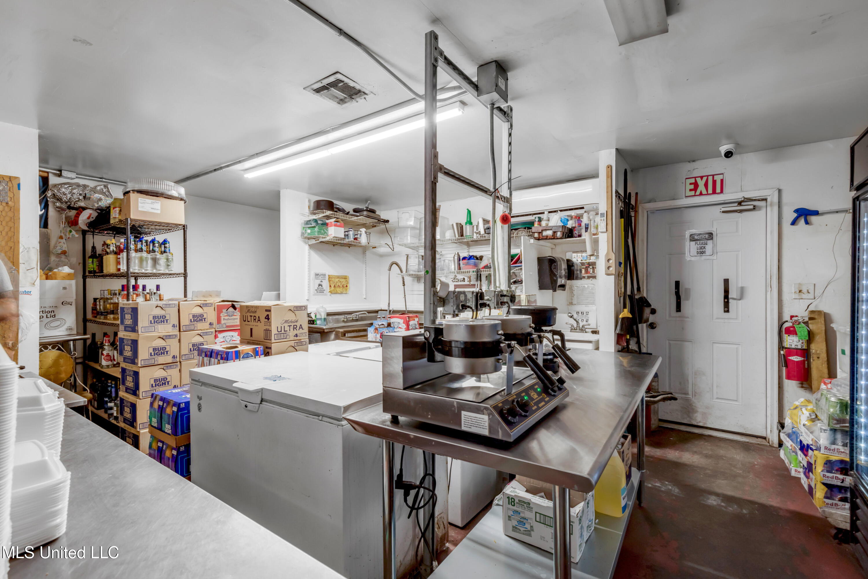 4901 Chicot Road Property Photo 38