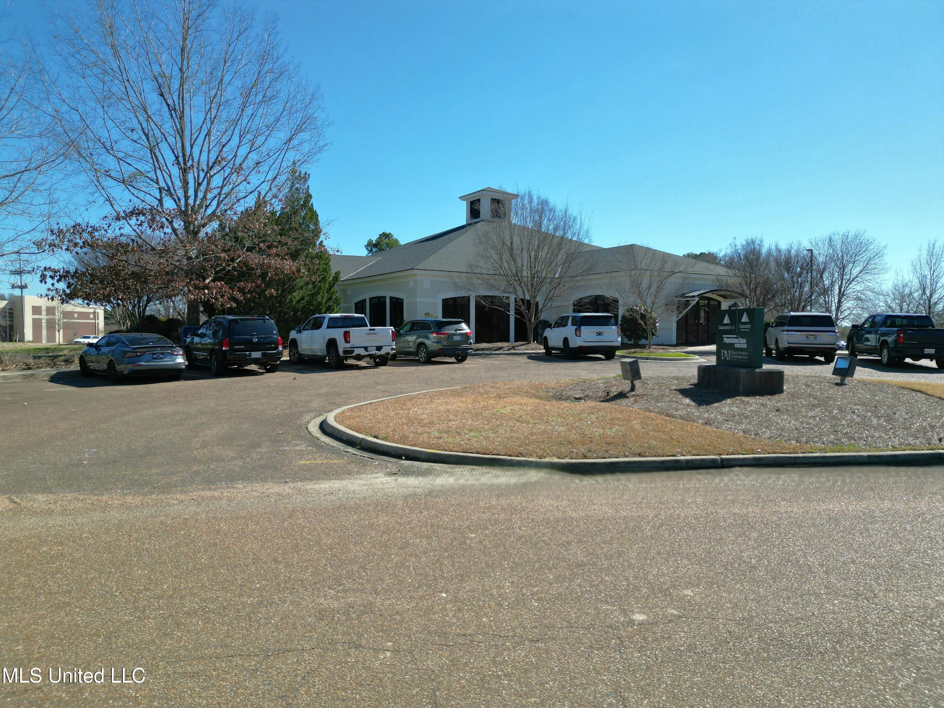 601 Crescent Boulevard Property Photo 2