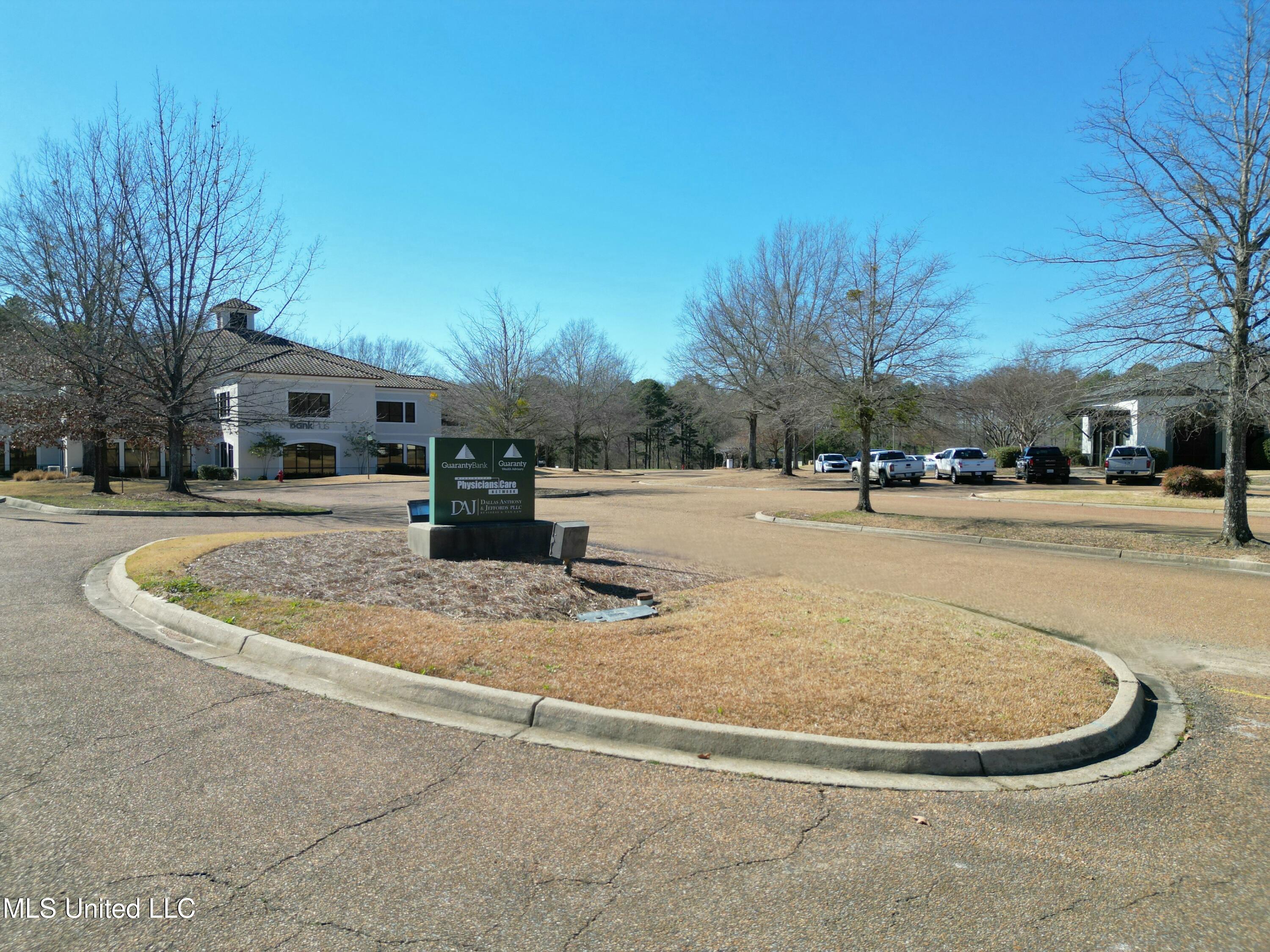 601 Crescent Boulevard Property Photo 3