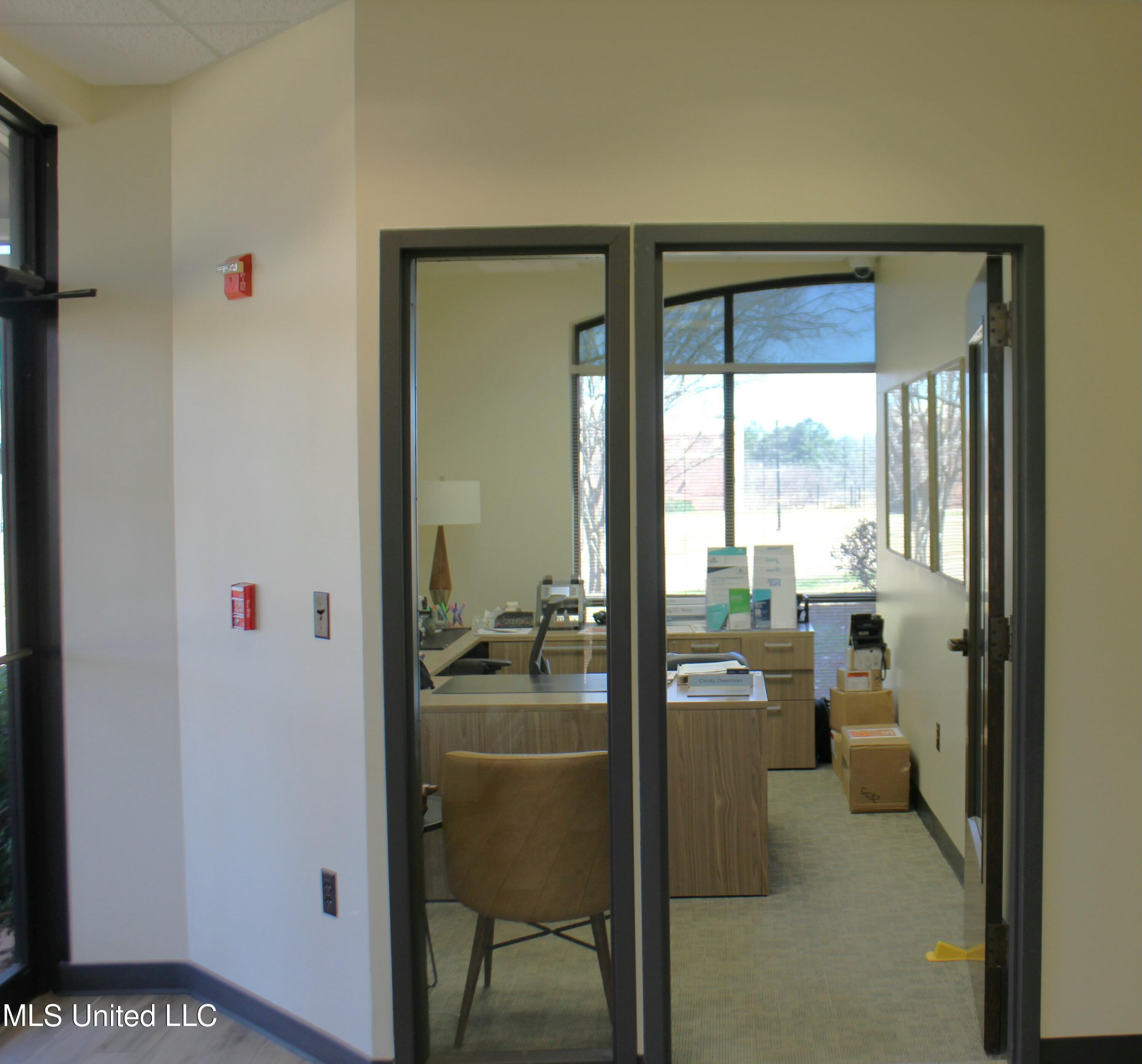 601 Crescent Boulevard Property Photo 15