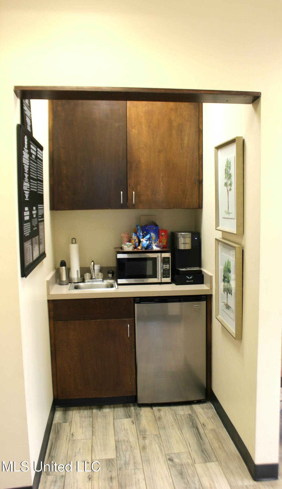 601 Crescent Boulevard Property Photo 16