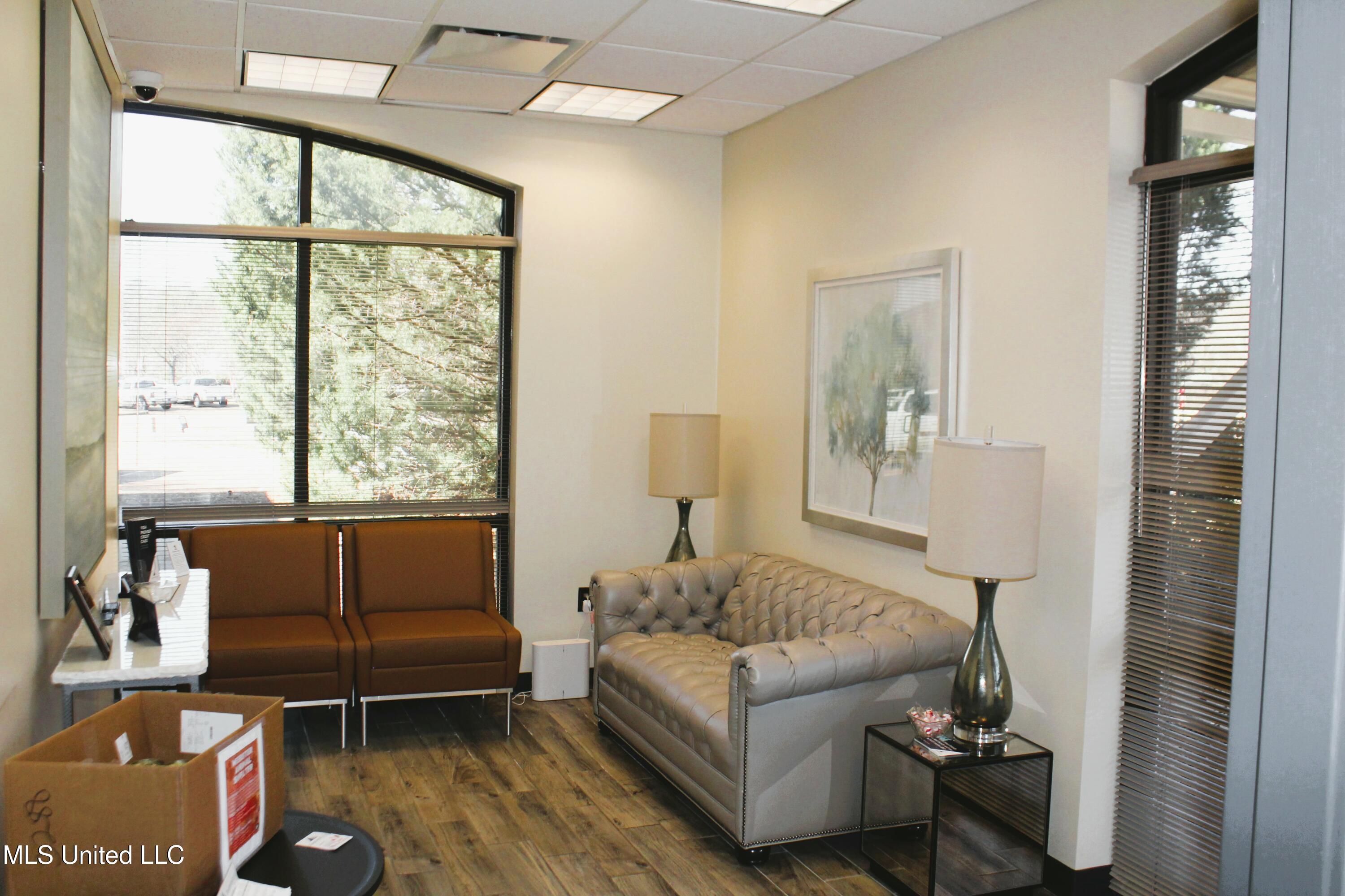 601 Crescent Boulevard Property Photo 17