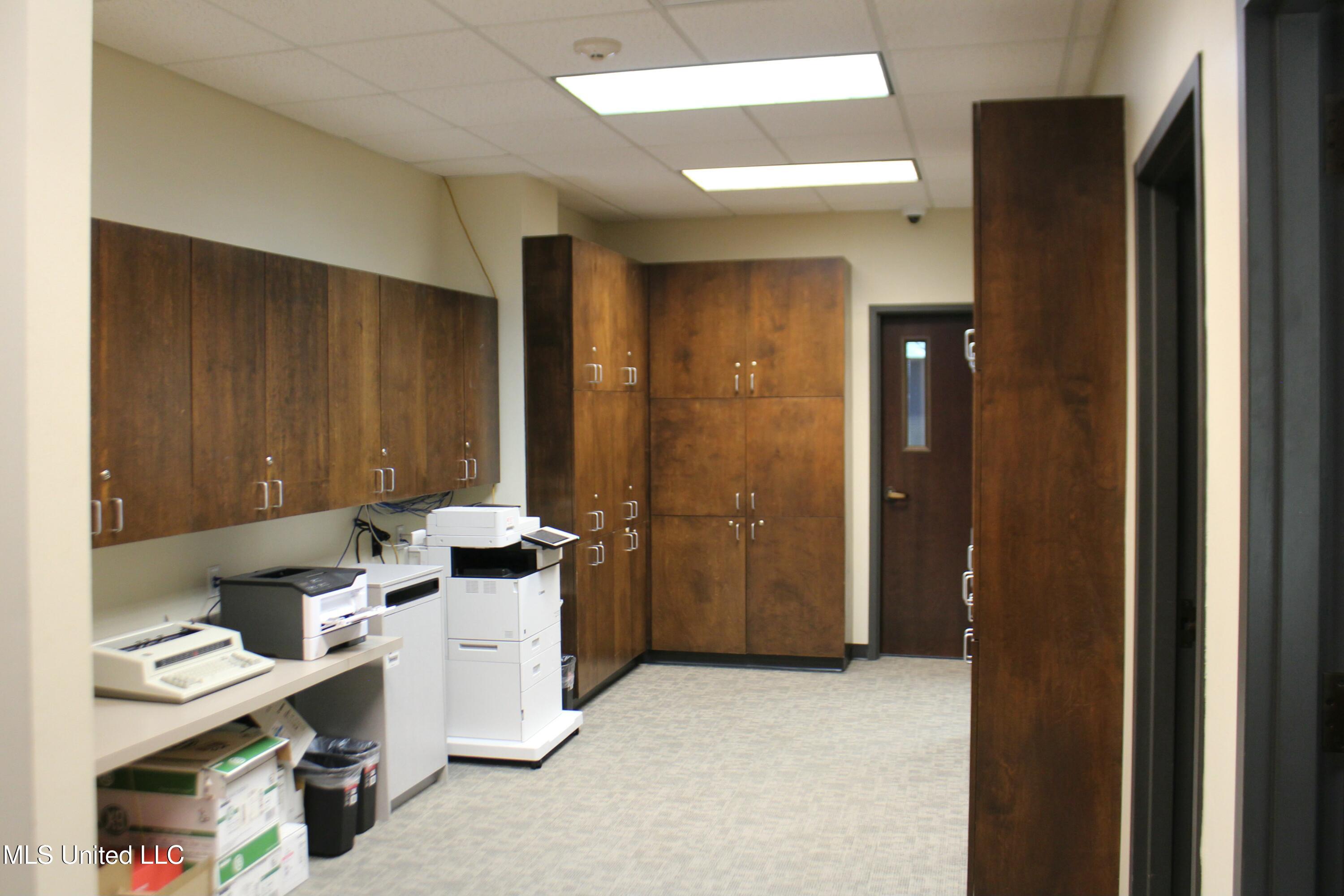 601 Crescent Boulevard Property Photo 23