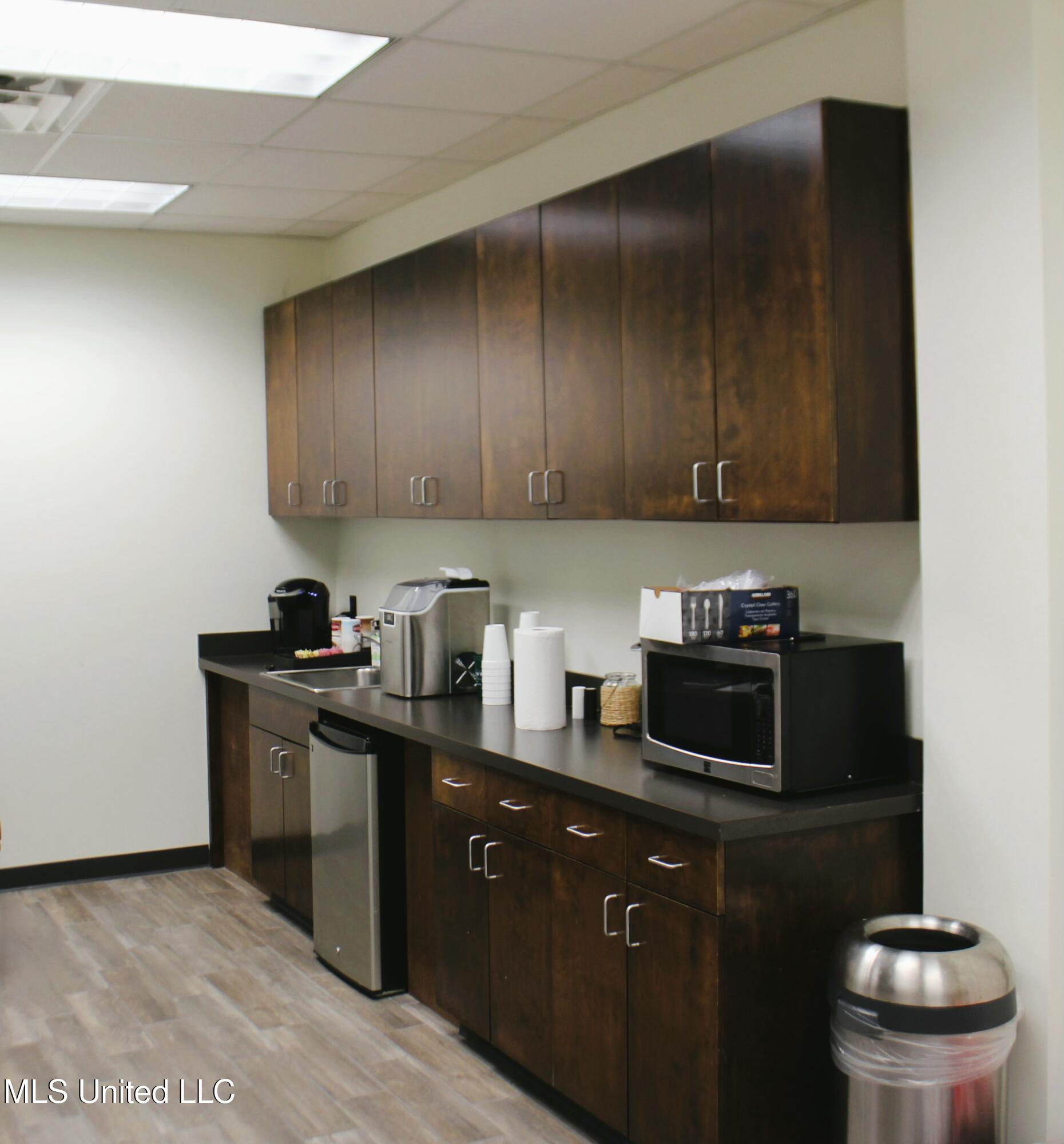 601 Crescent Boulevard Property Photo 24