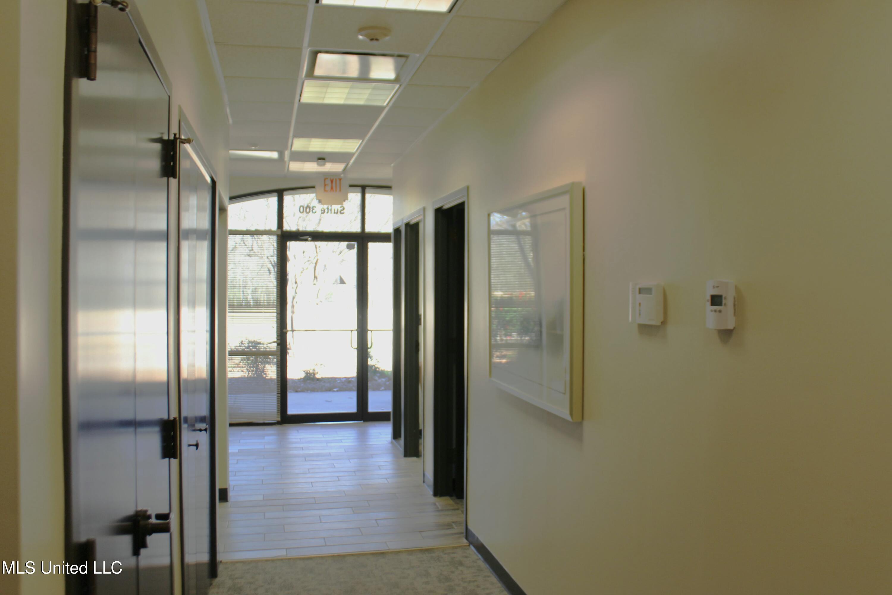 601 Crescent Boulevard Property Photo 25