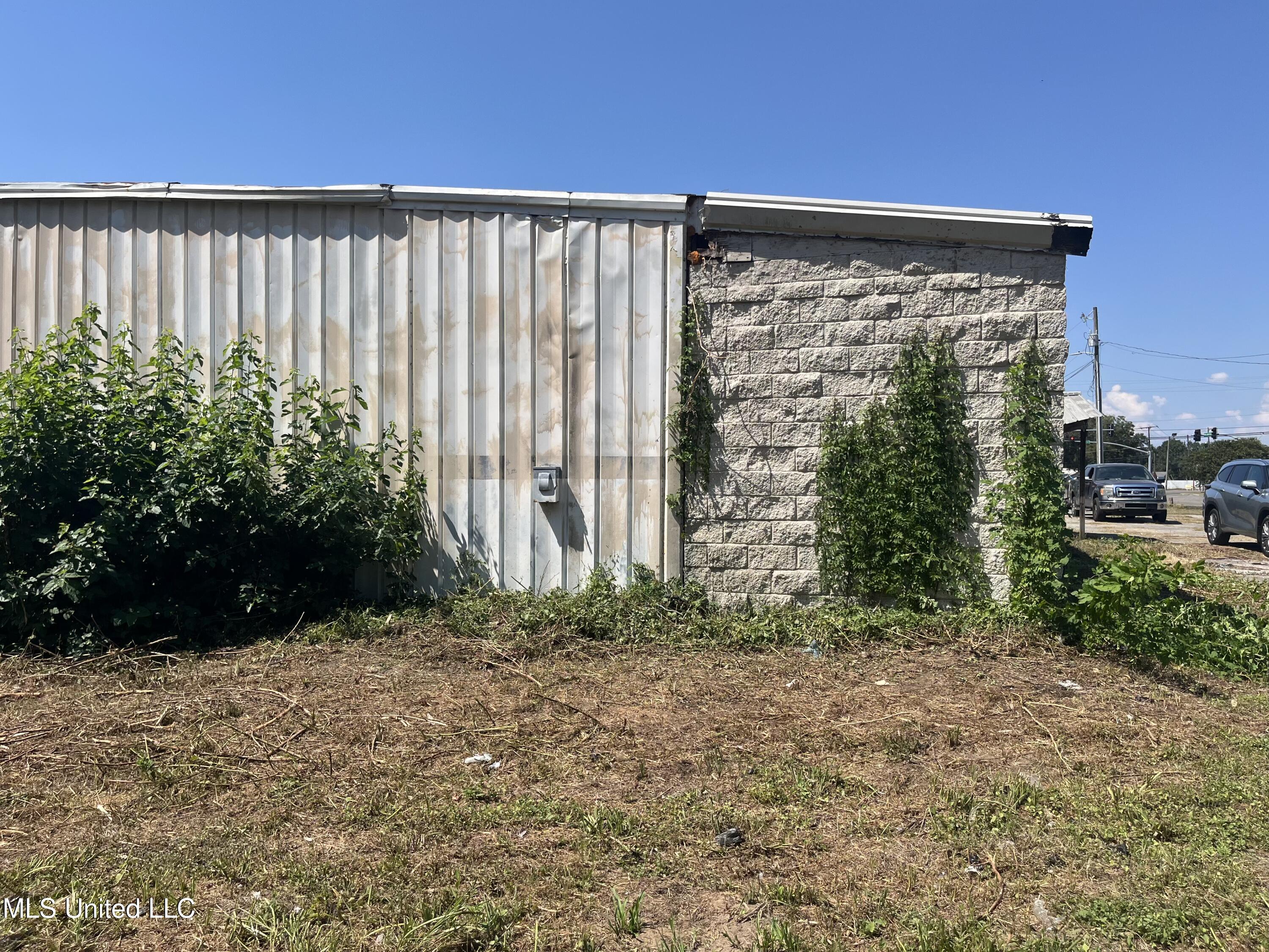 4331 Jackson Avenue Property Photo 2