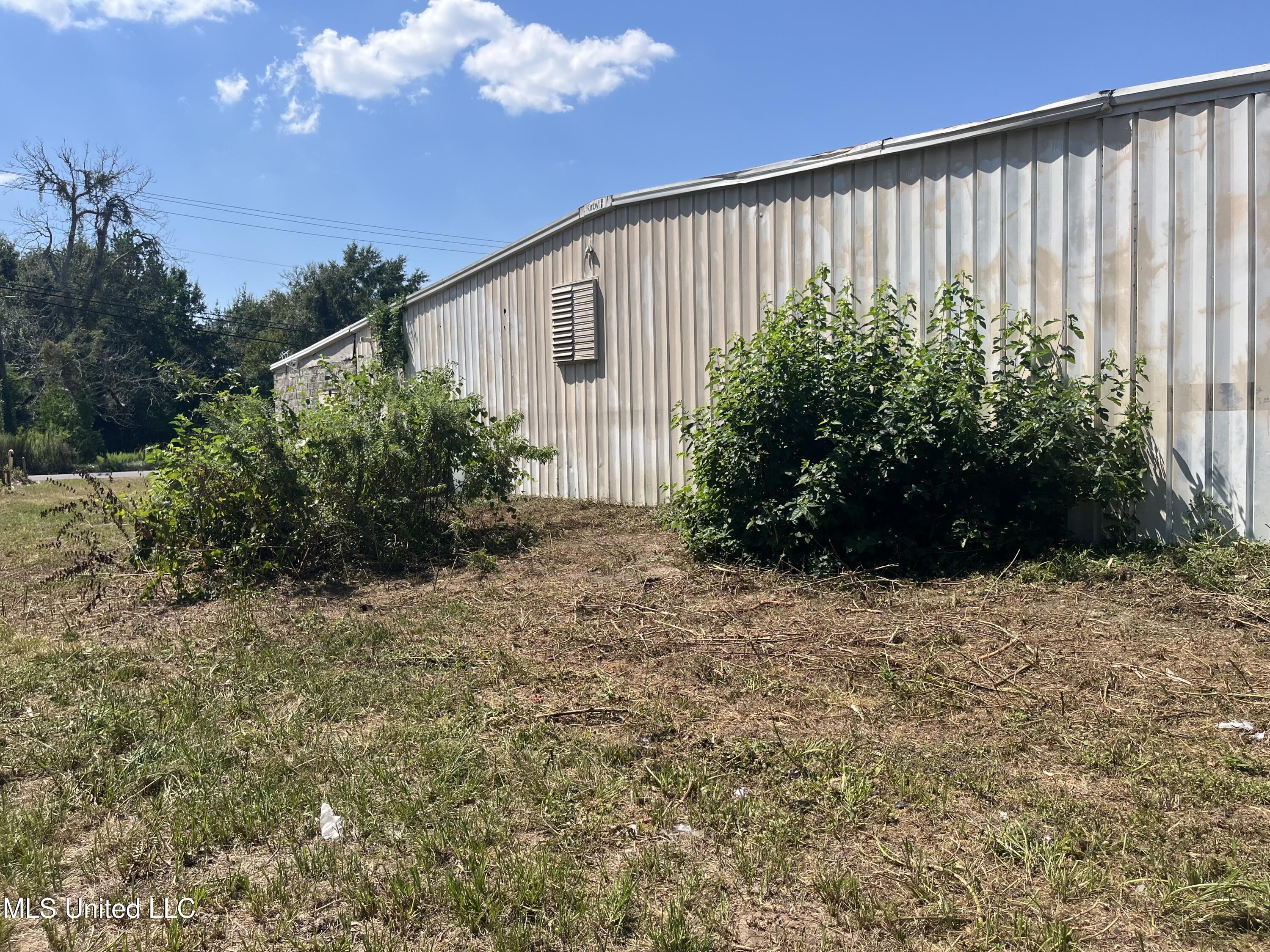 4331 Jackson Avenue Property Photo 3