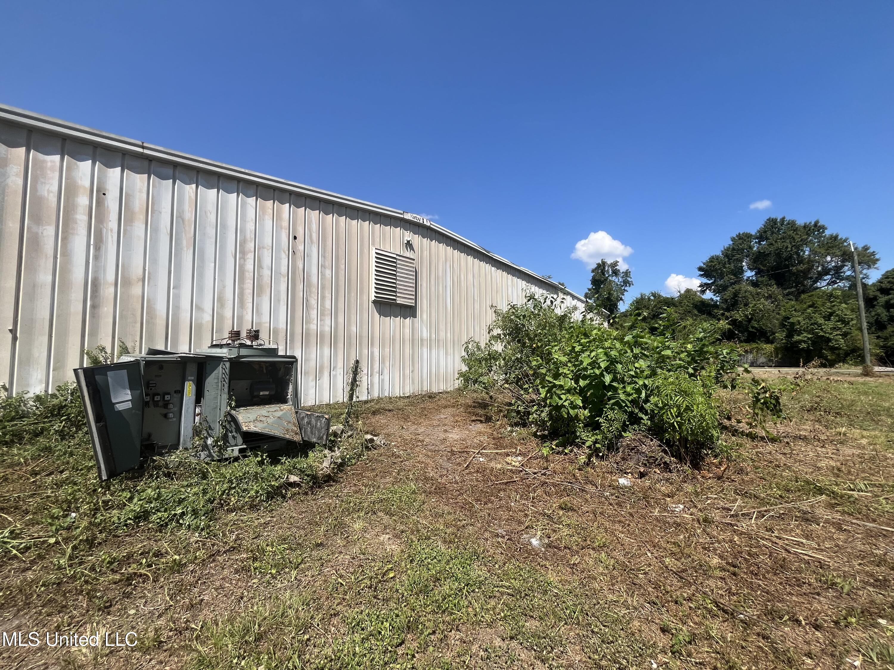 4331 Jackson Avenue Property Photo 4